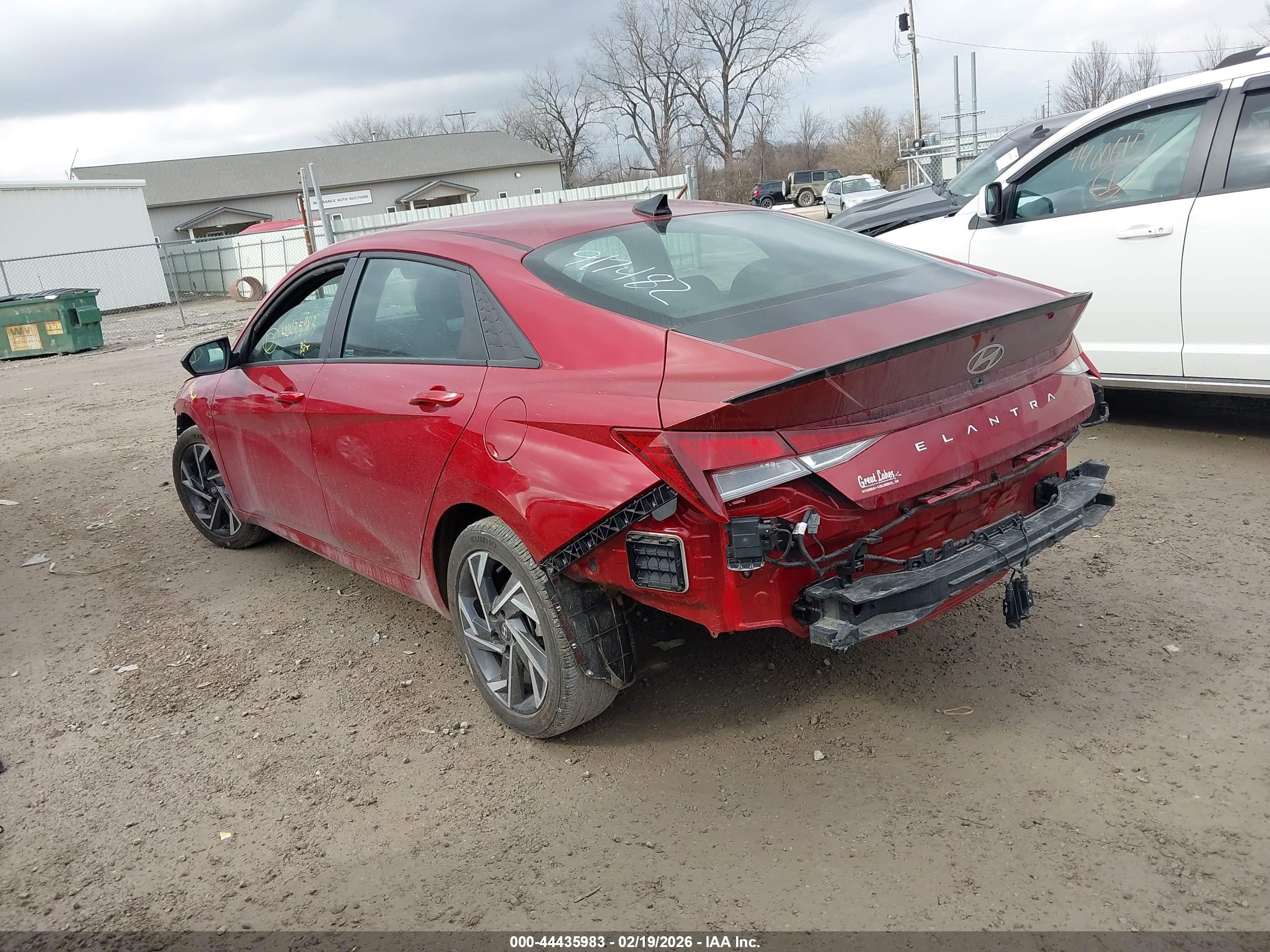 HYUNDAI ELANTRA image 3