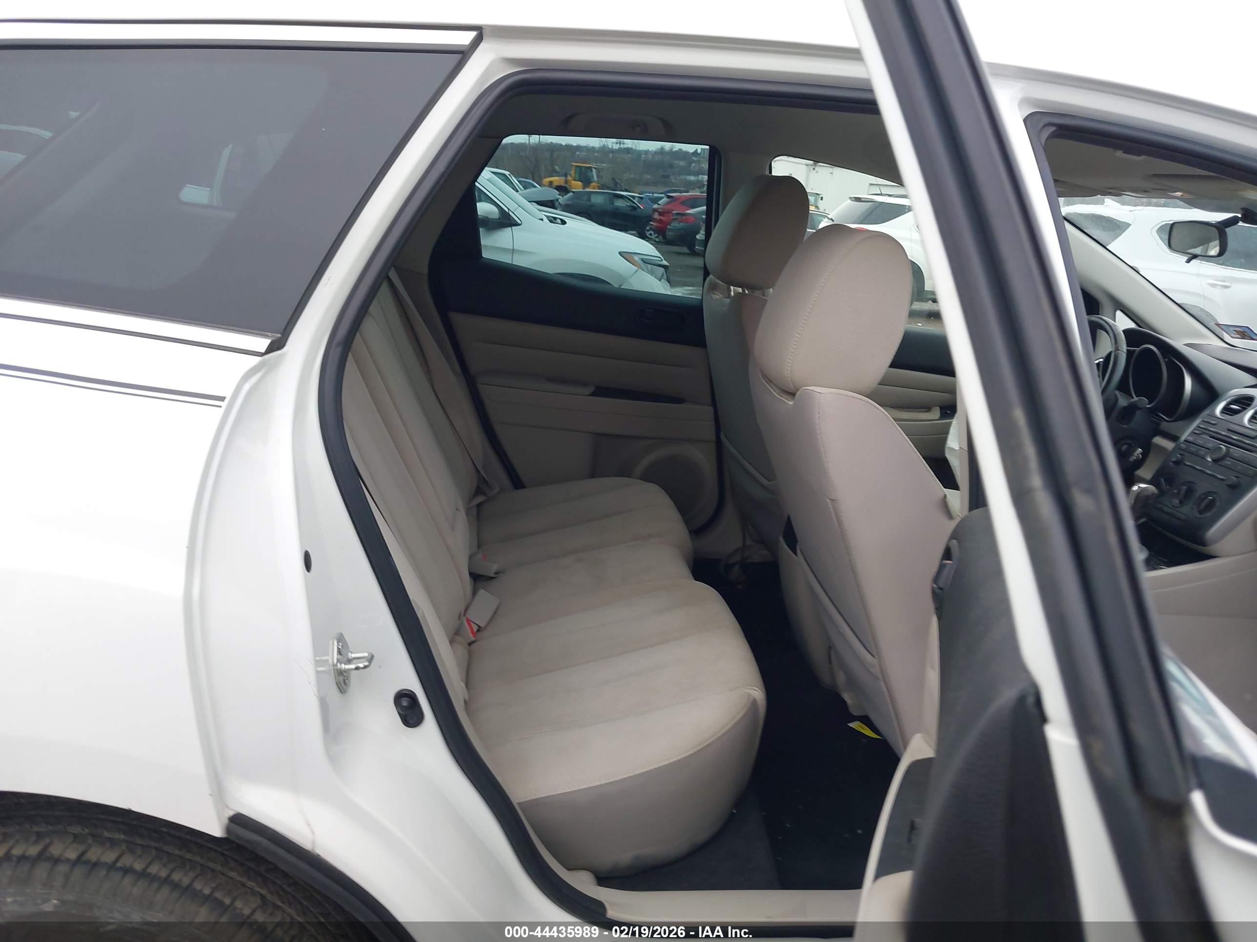 MAZDA CX-7 image 8