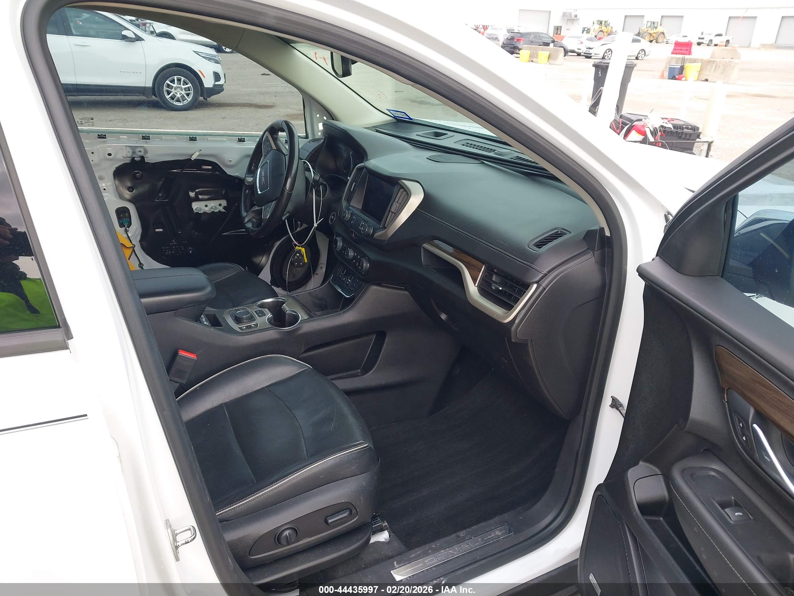 GMC TERRAIN image 5
