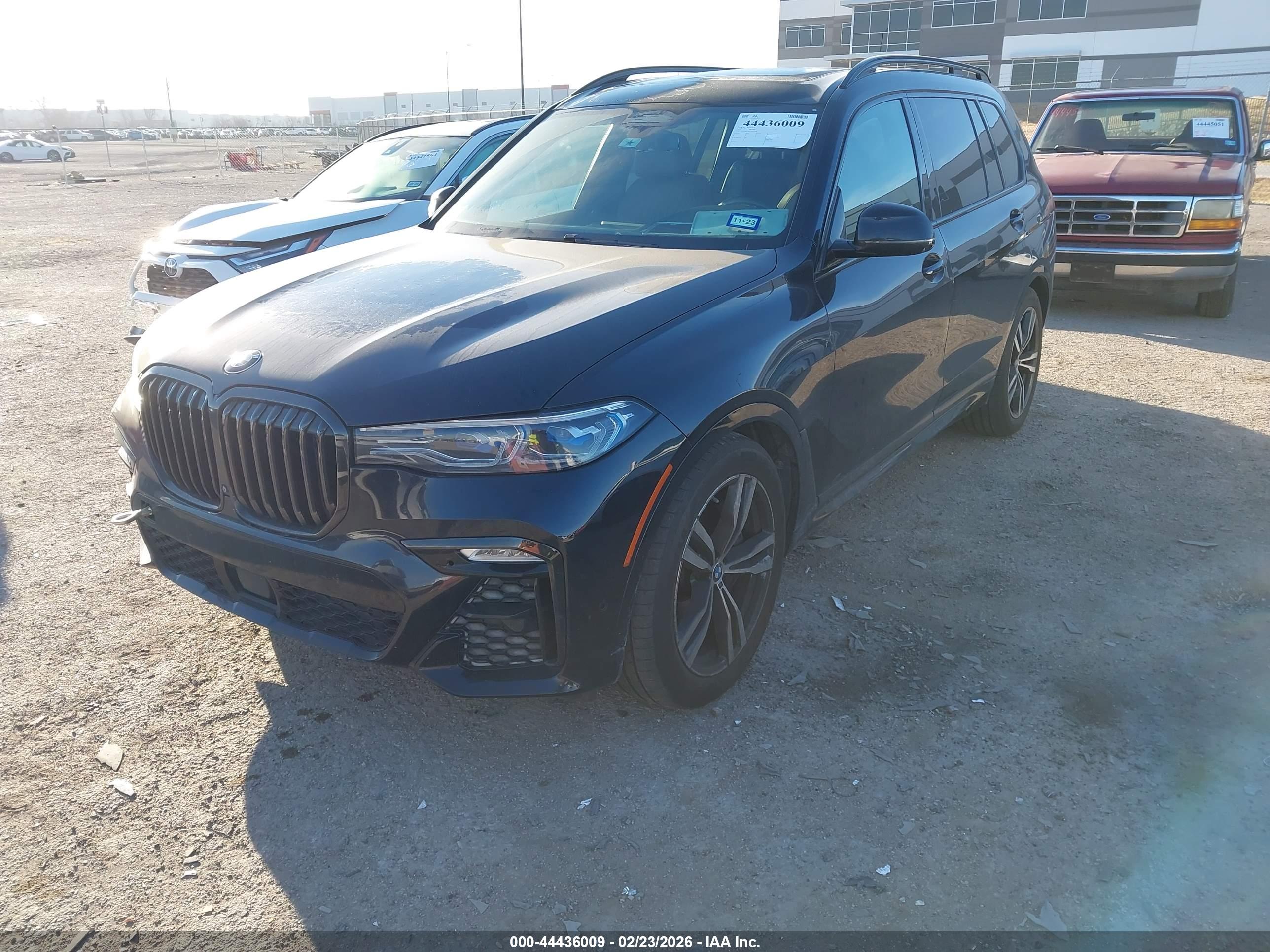 BMW X7 image 2