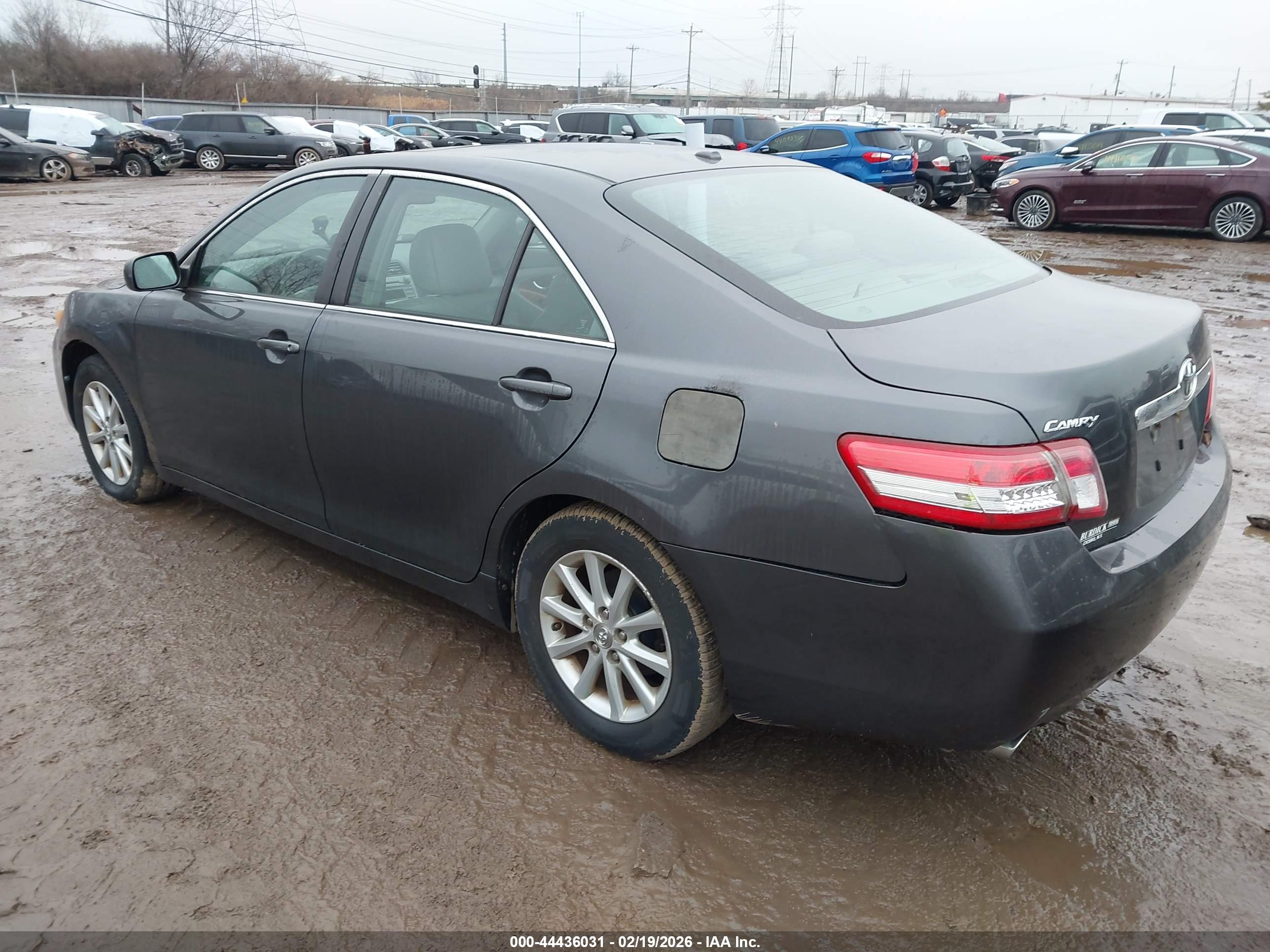 TOYOTA CAMRY image 3