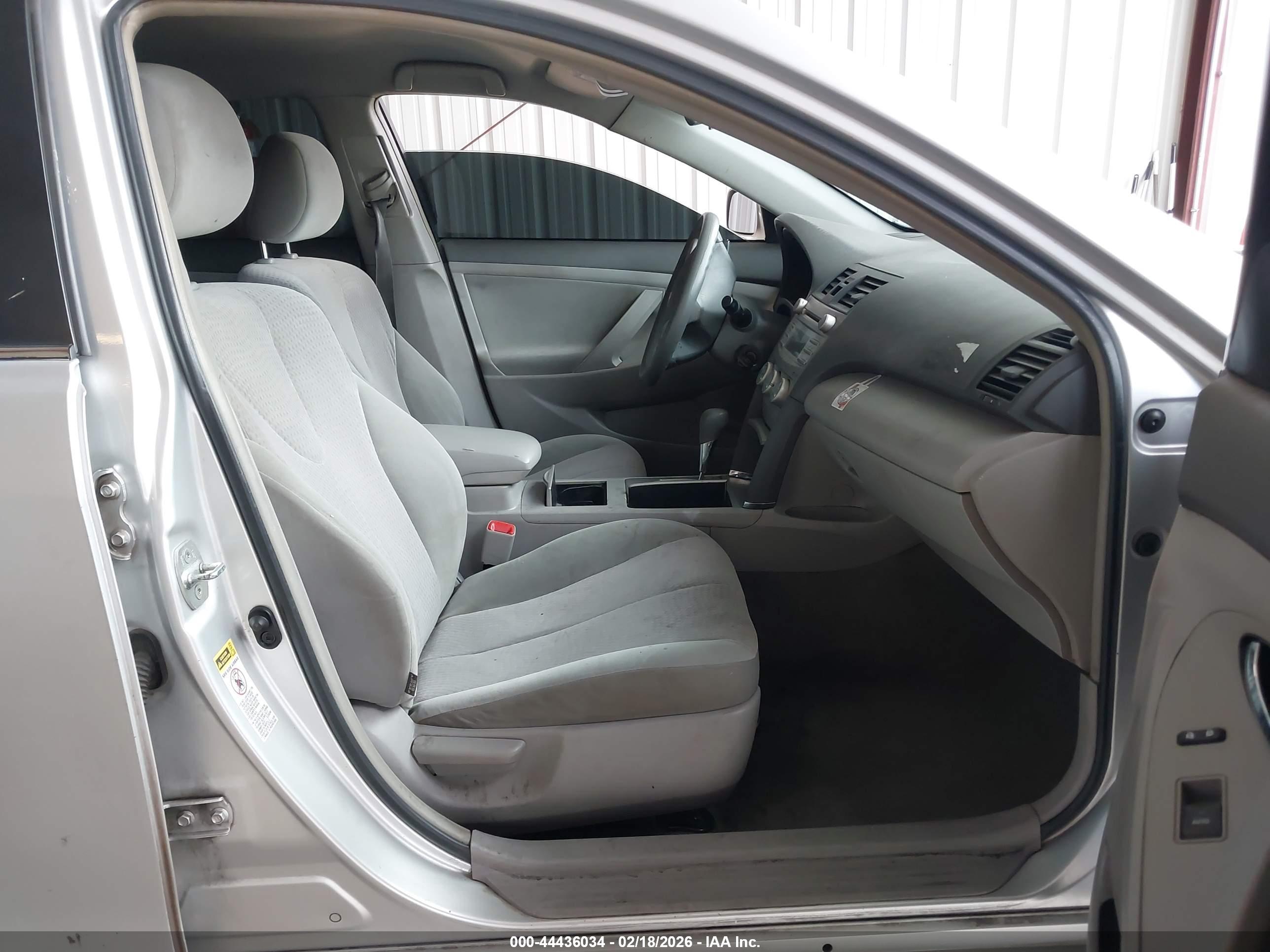 TOYOTA CAMRY image 5