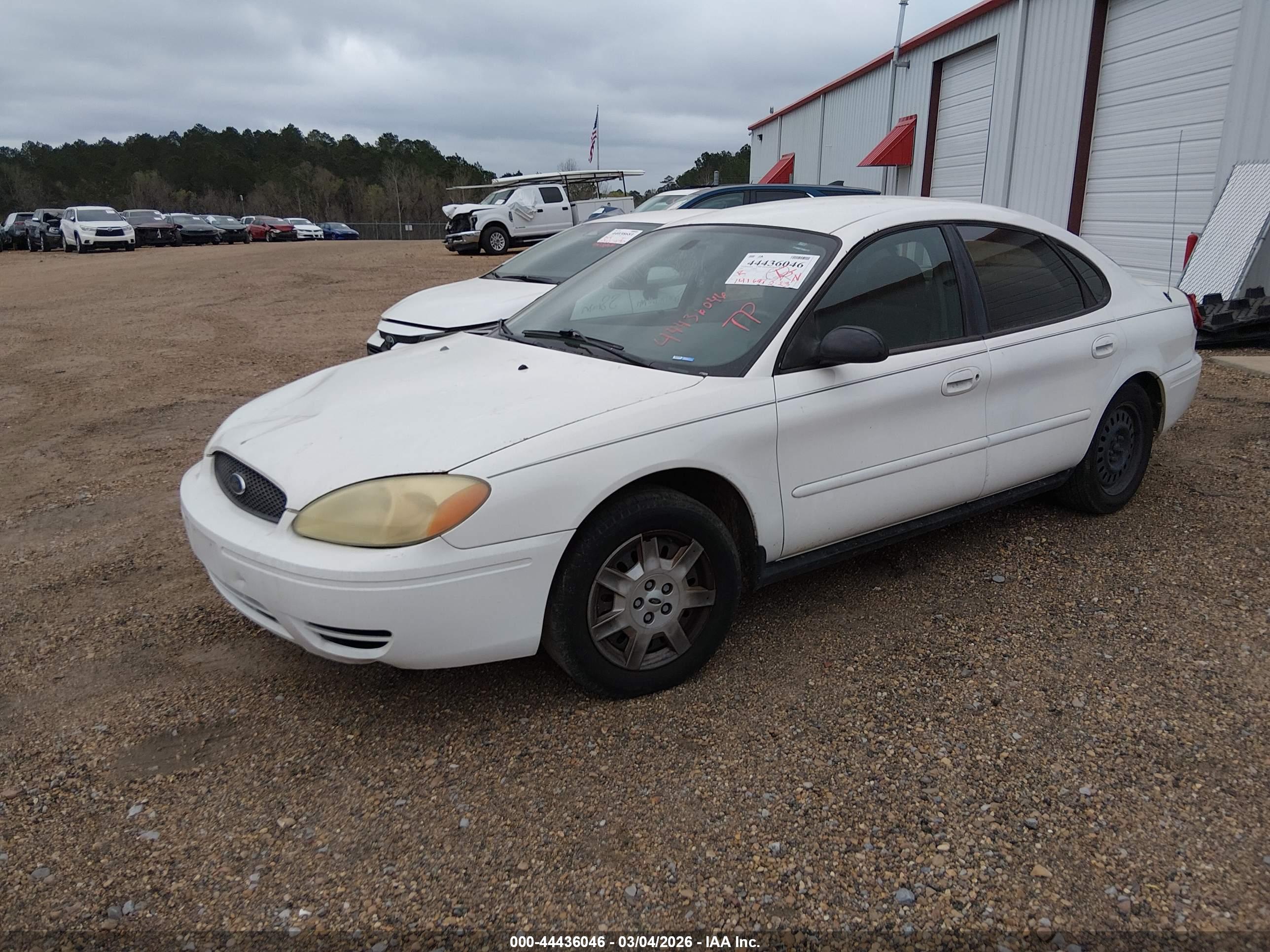 FORD TAURUS image 2