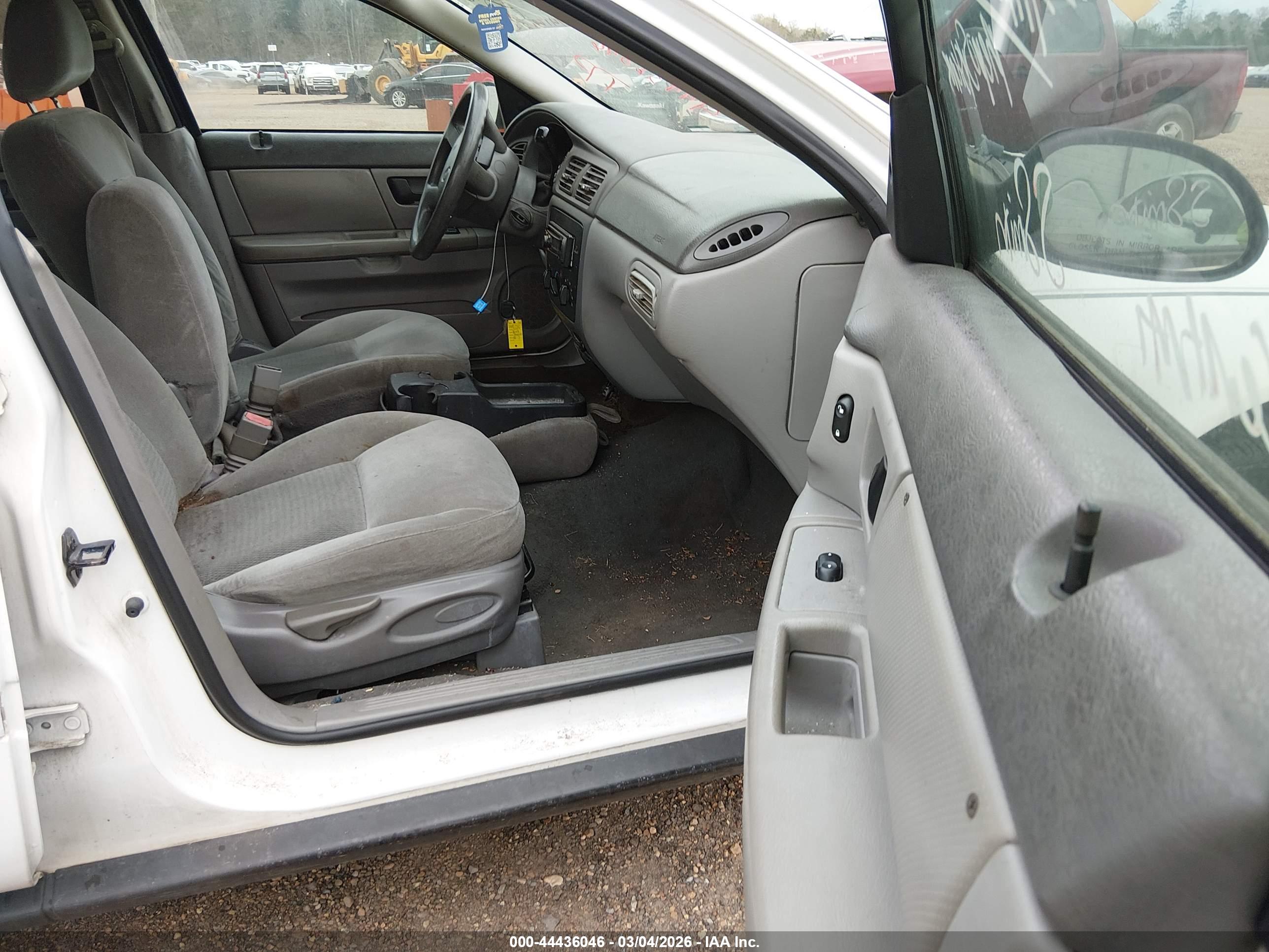FORD TAURUS image 5