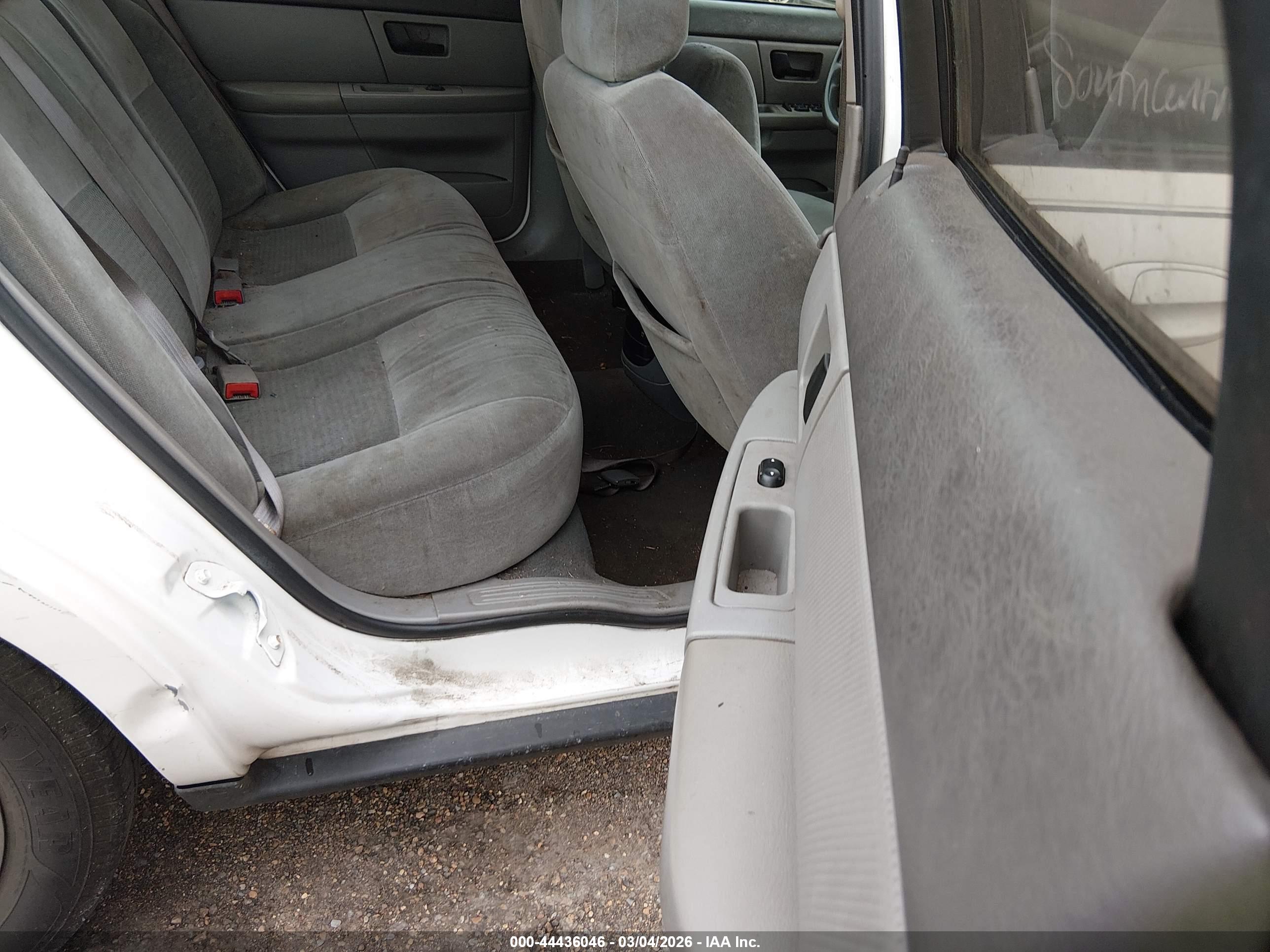 FORD TAURUS image 8
