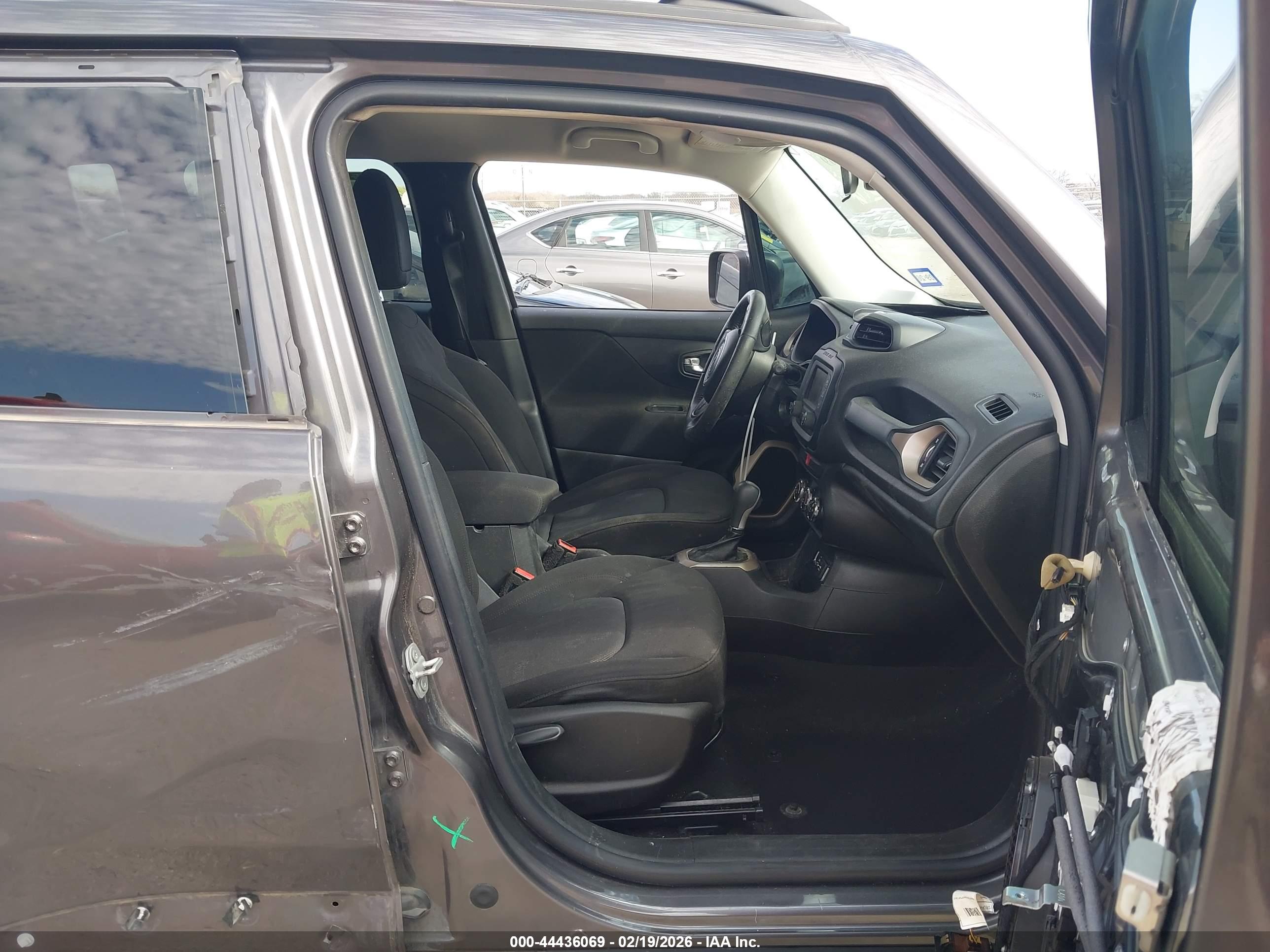JEEP RENEGADE image 5