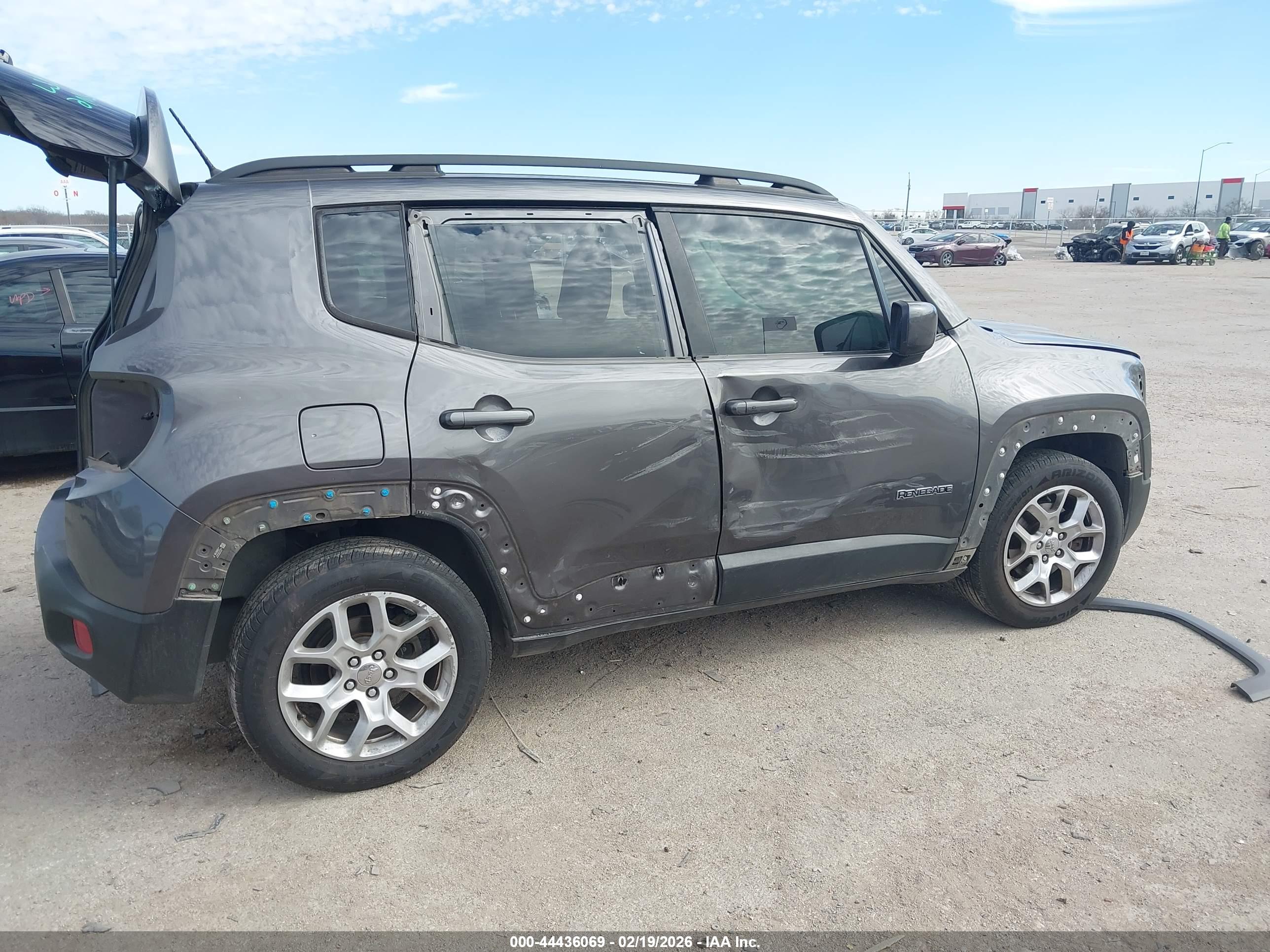 JEEP RENEGADE image 6