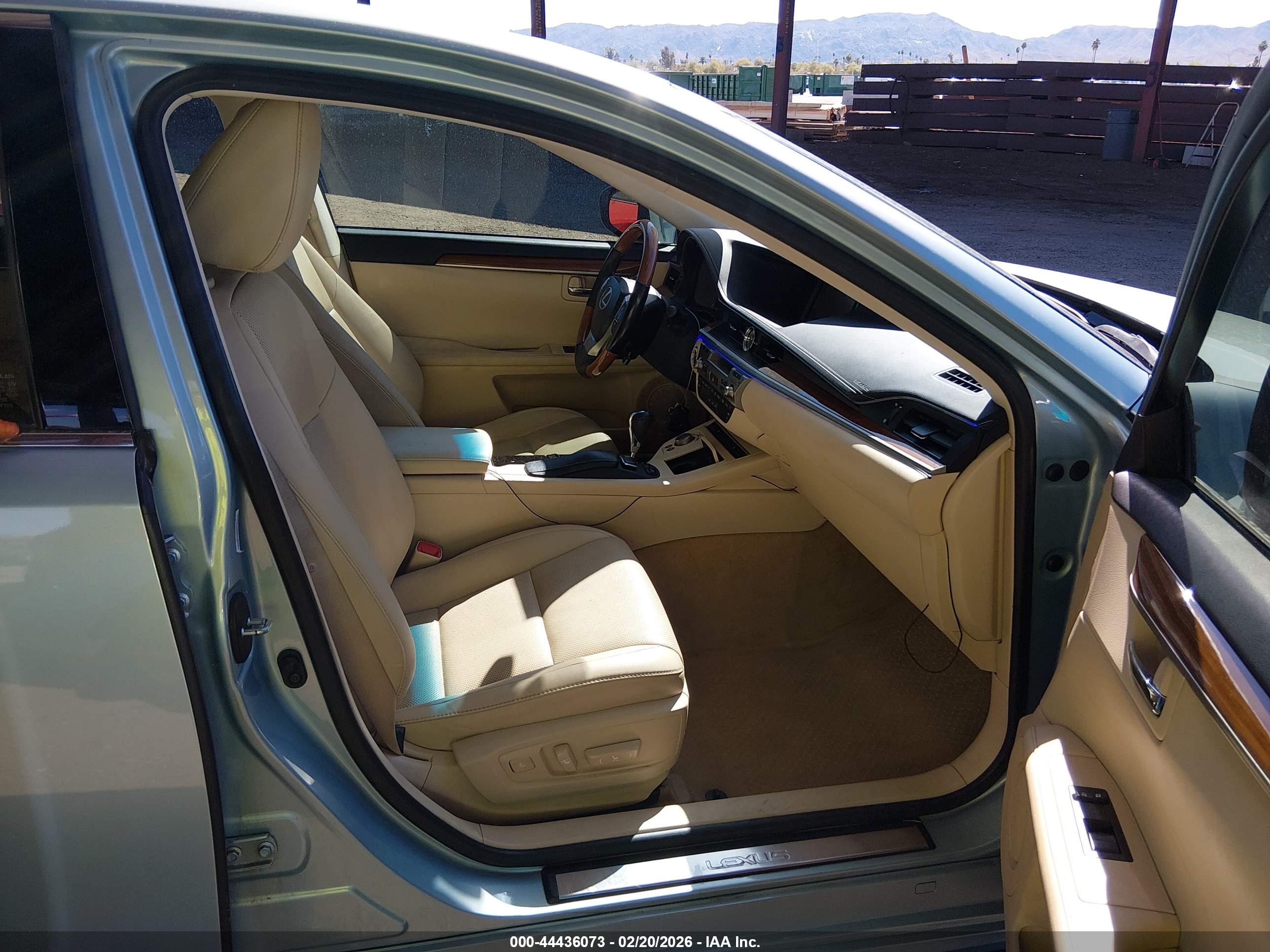 LEXUS ES image 5