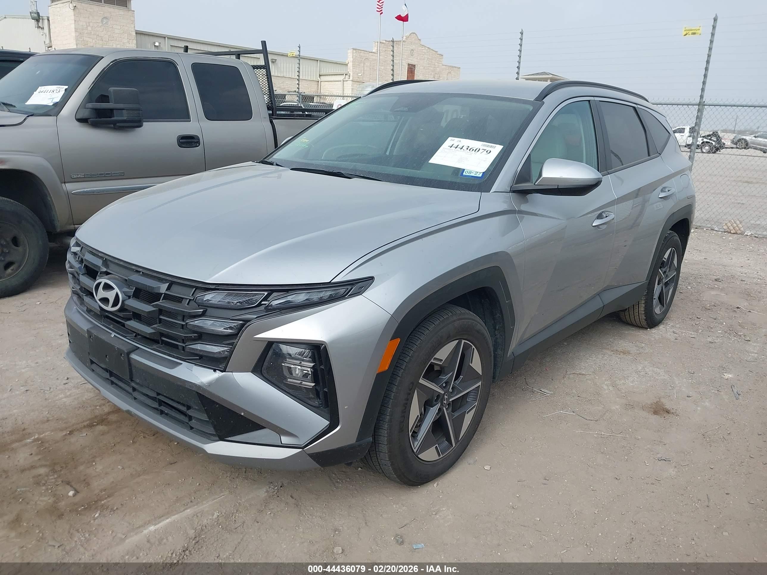 HYUNDAI TUCSON image 2