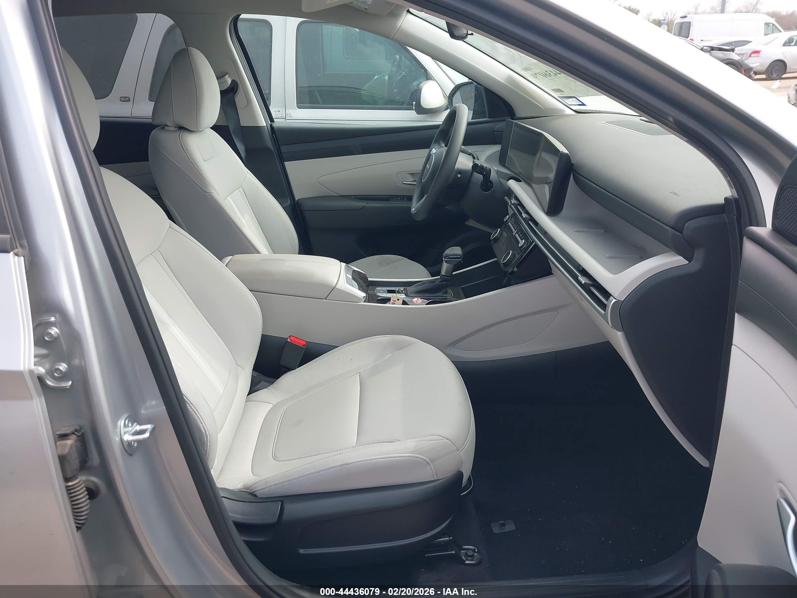 HYUNDAI TUCSON image 5