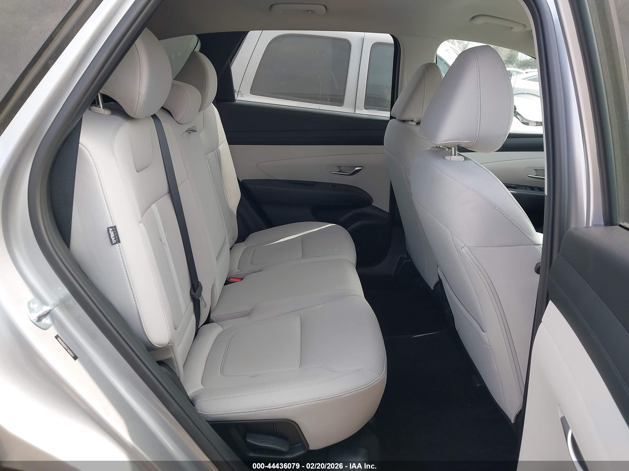 HYUNDAI TUCSON image 8