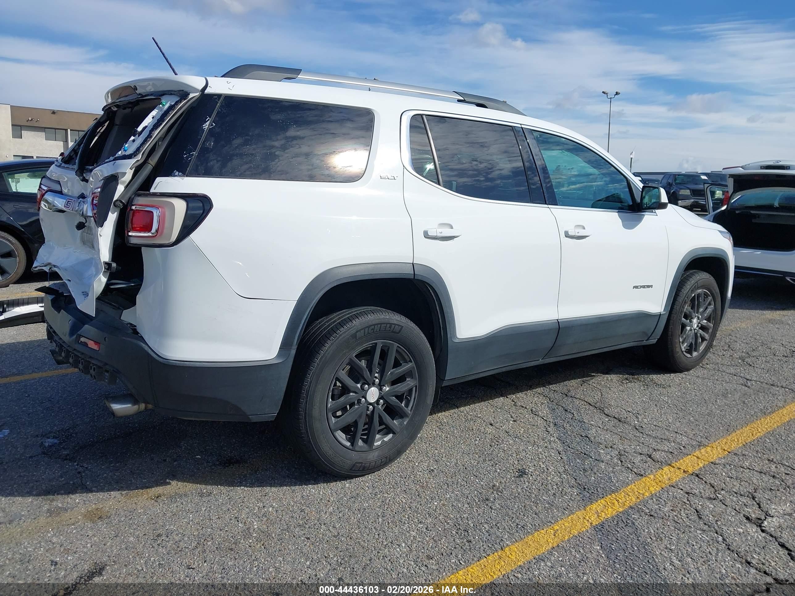 GMC ACADIA image 4