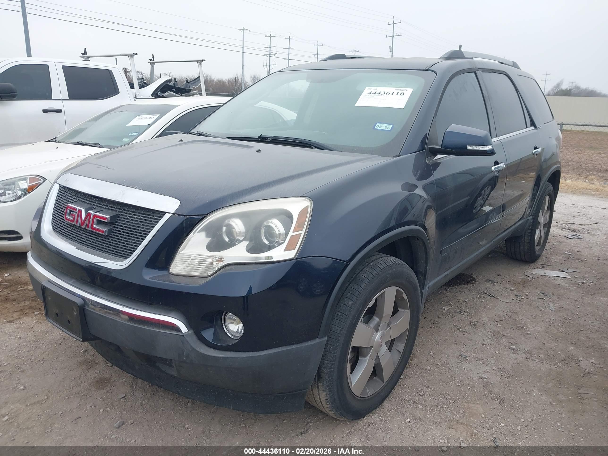 GMC ACADIA image 2