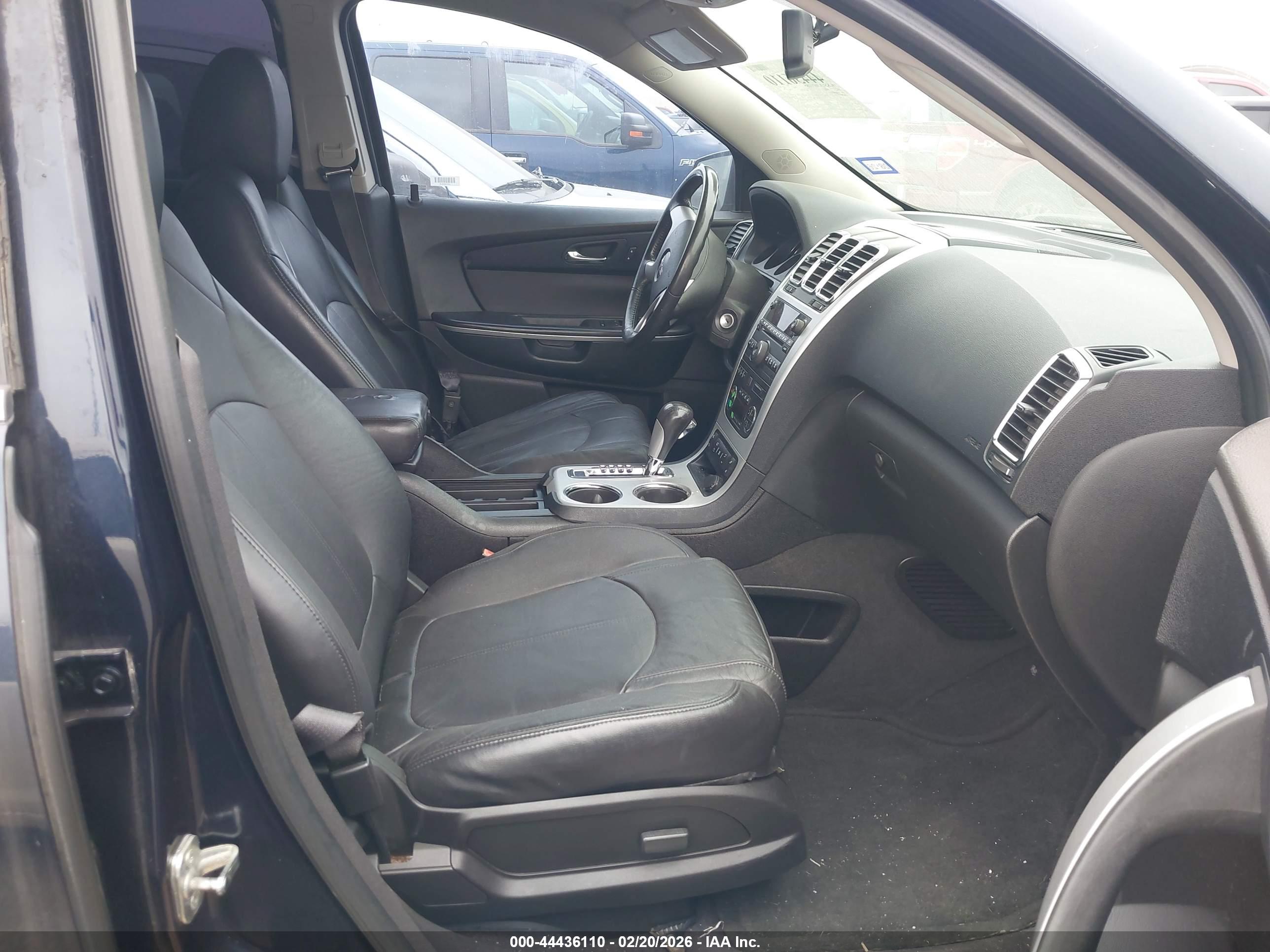 GMC ACADIA image 5