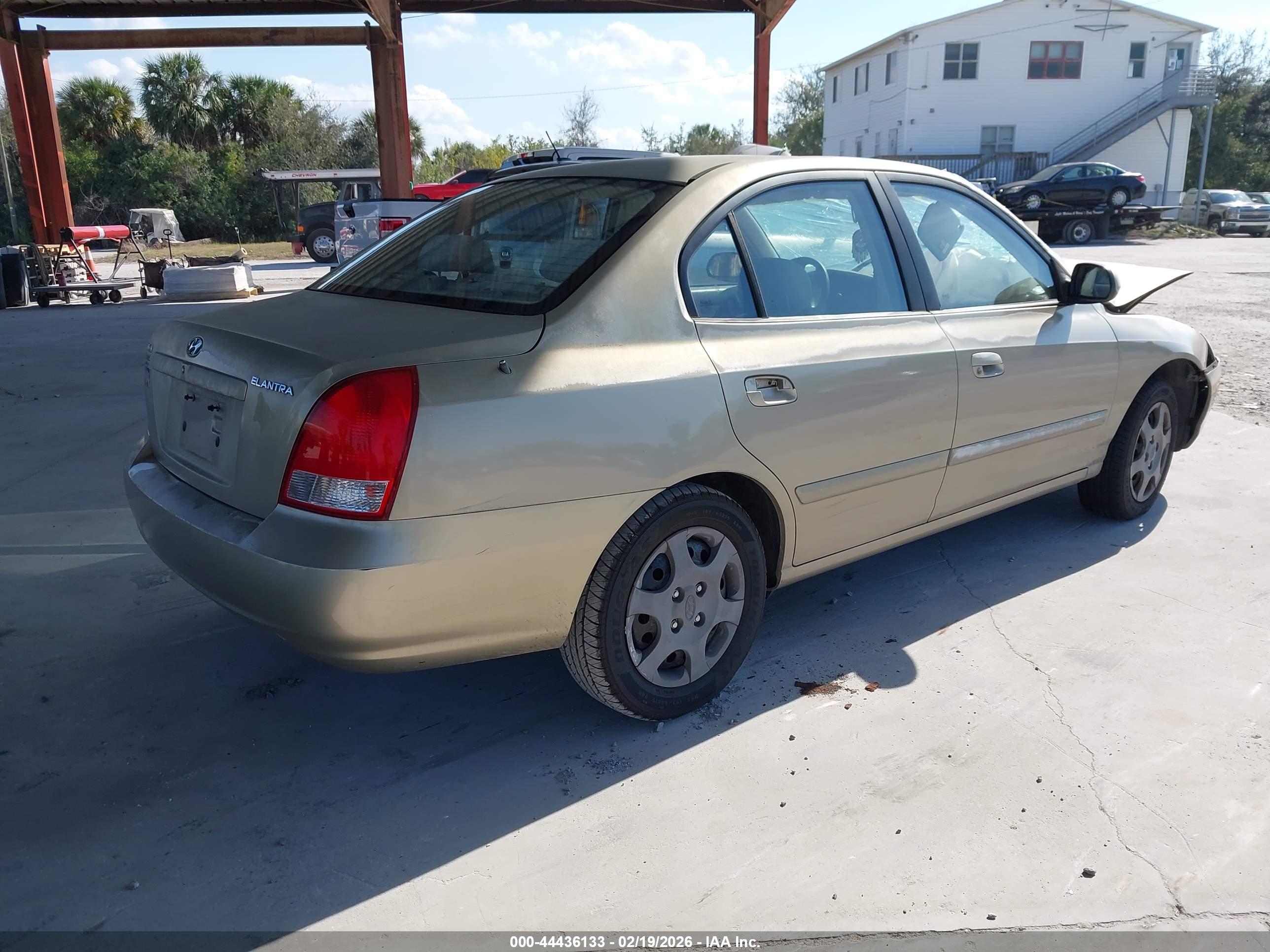 HYUNDAI ELANTRA image 4