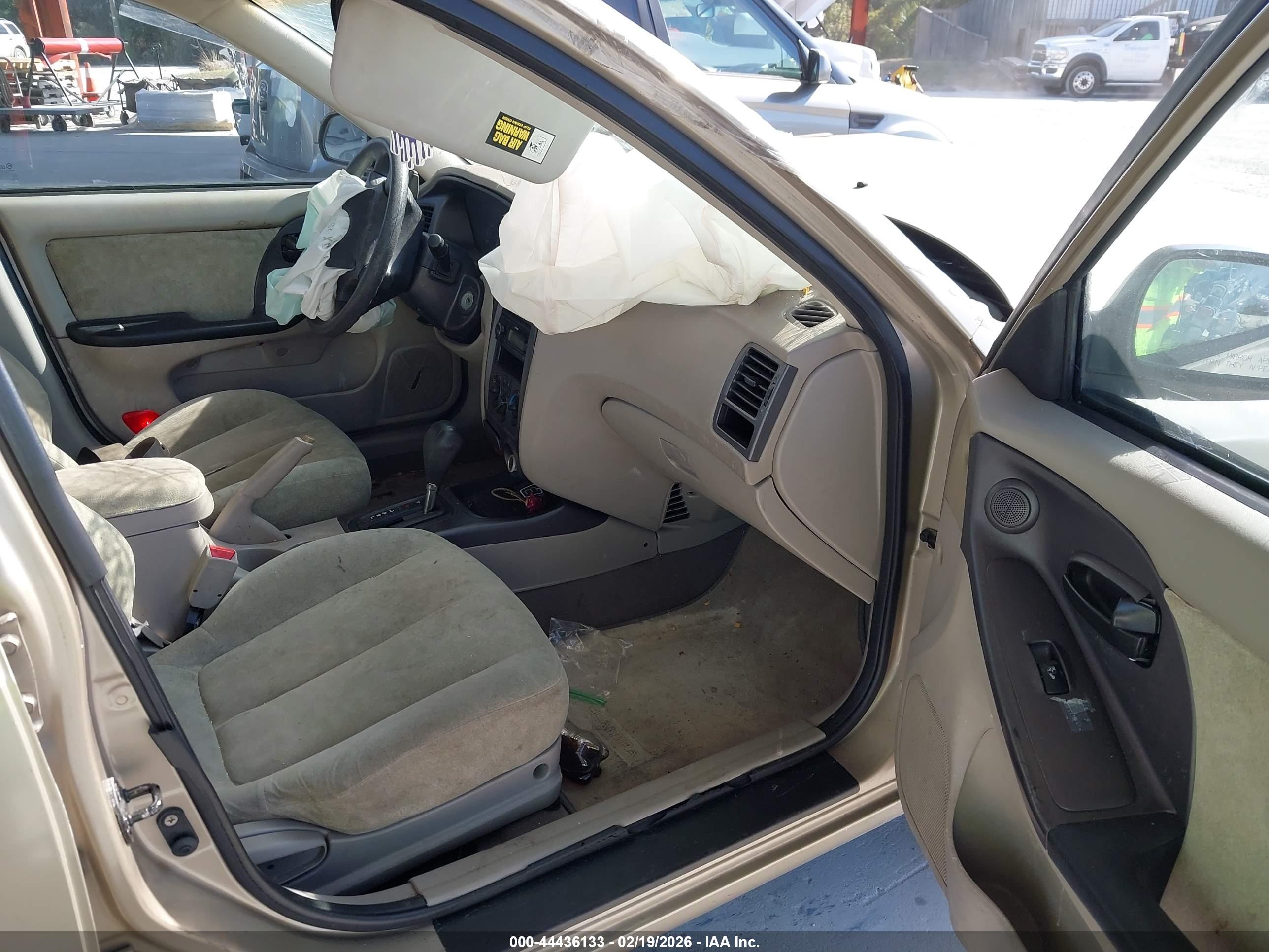 HYUNDAI ELANTRA image 5