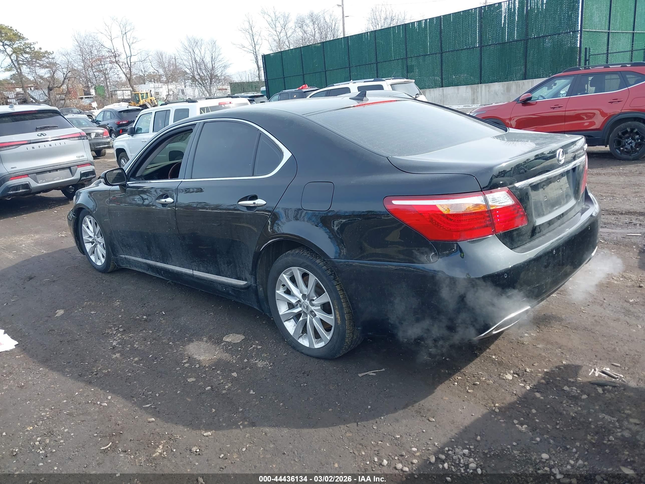 LEXUS LS image 3