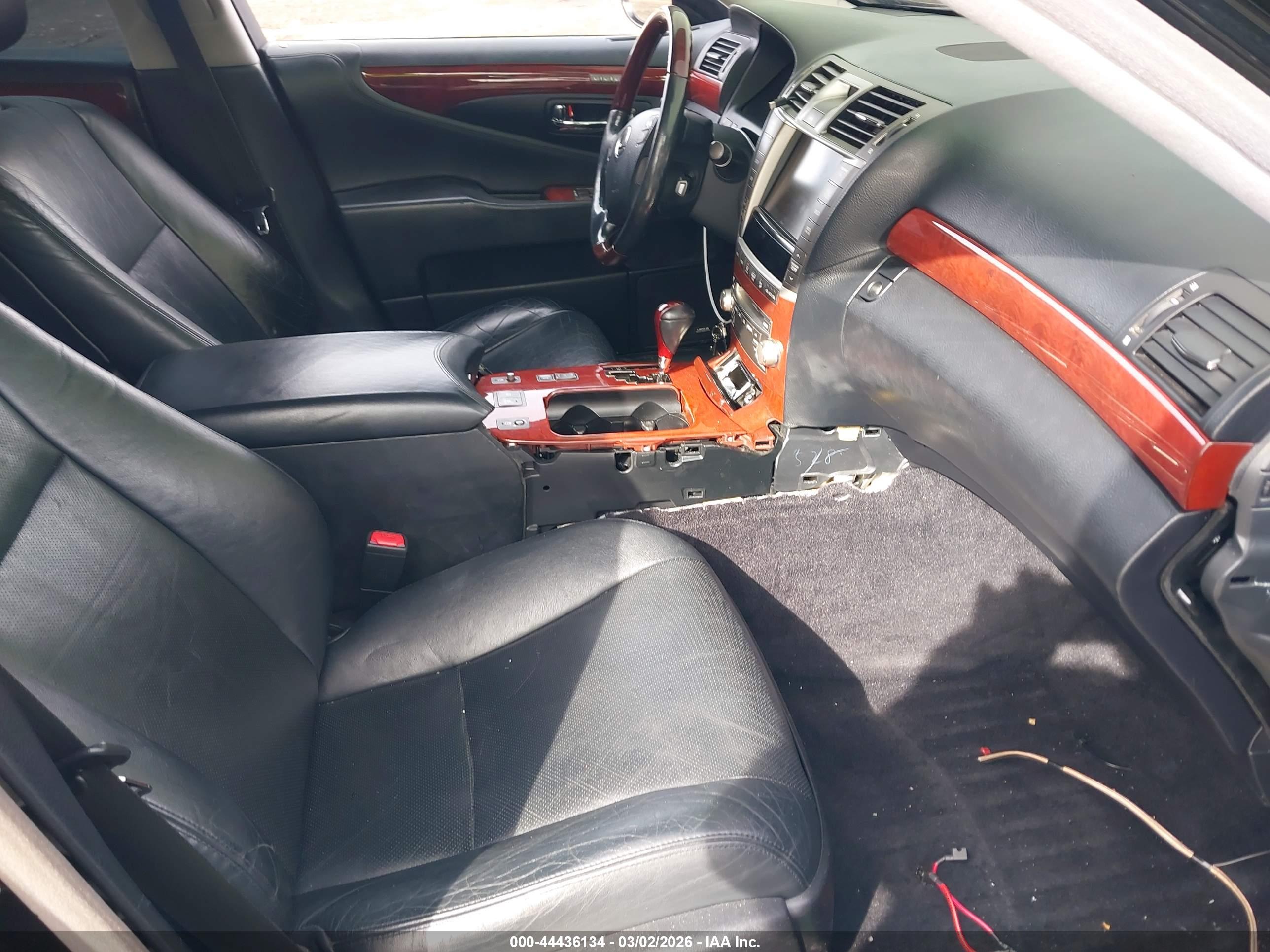 LEXUS LS image 5