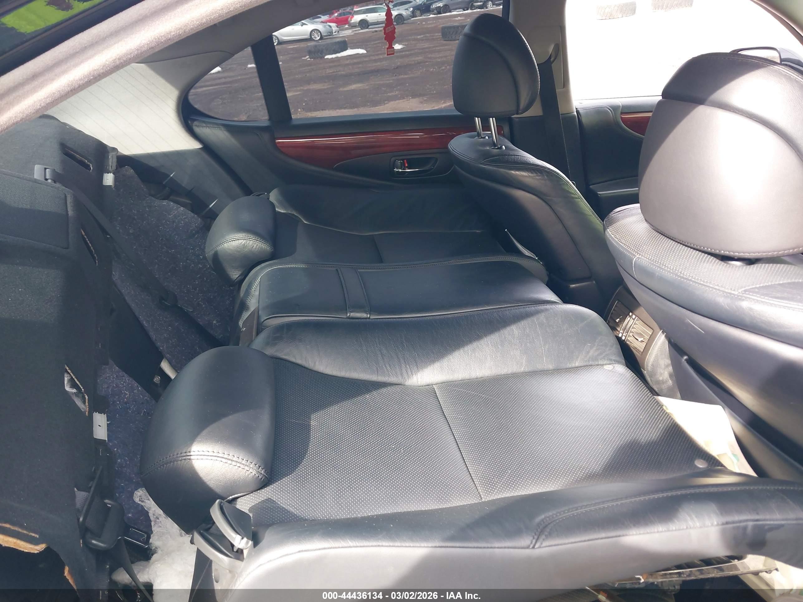 LEXUS LS image 8