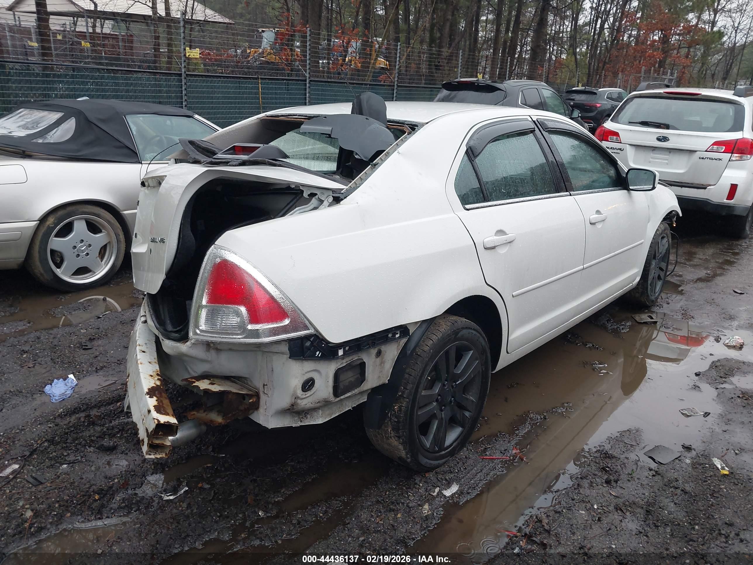 FORD FUSION image 4