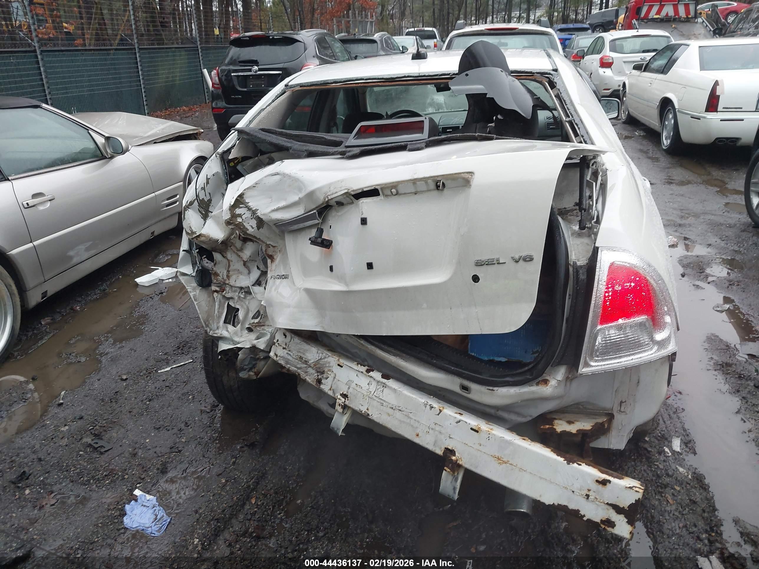 FORD FUSION image 6
