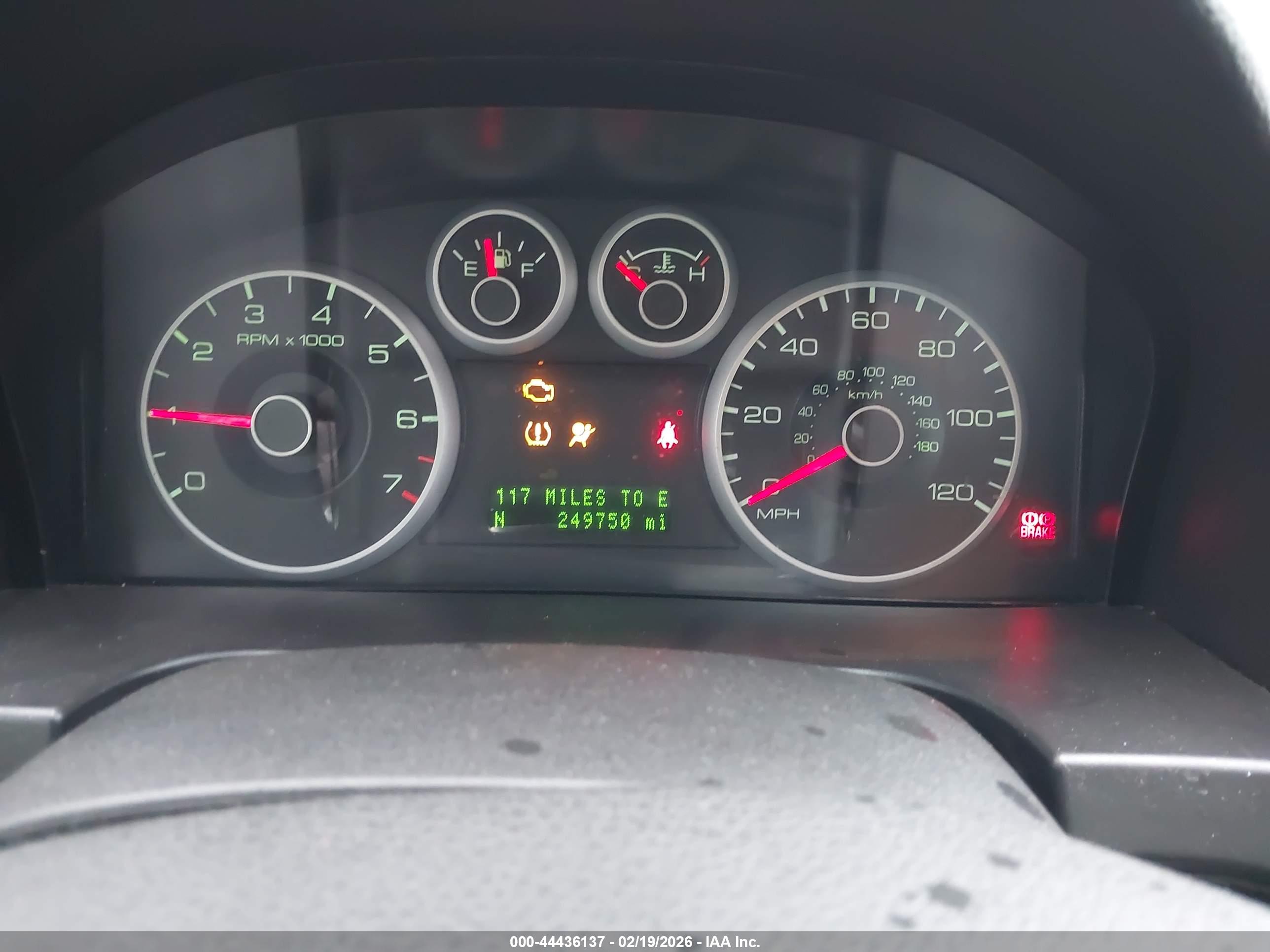 FORD FUSION image 7