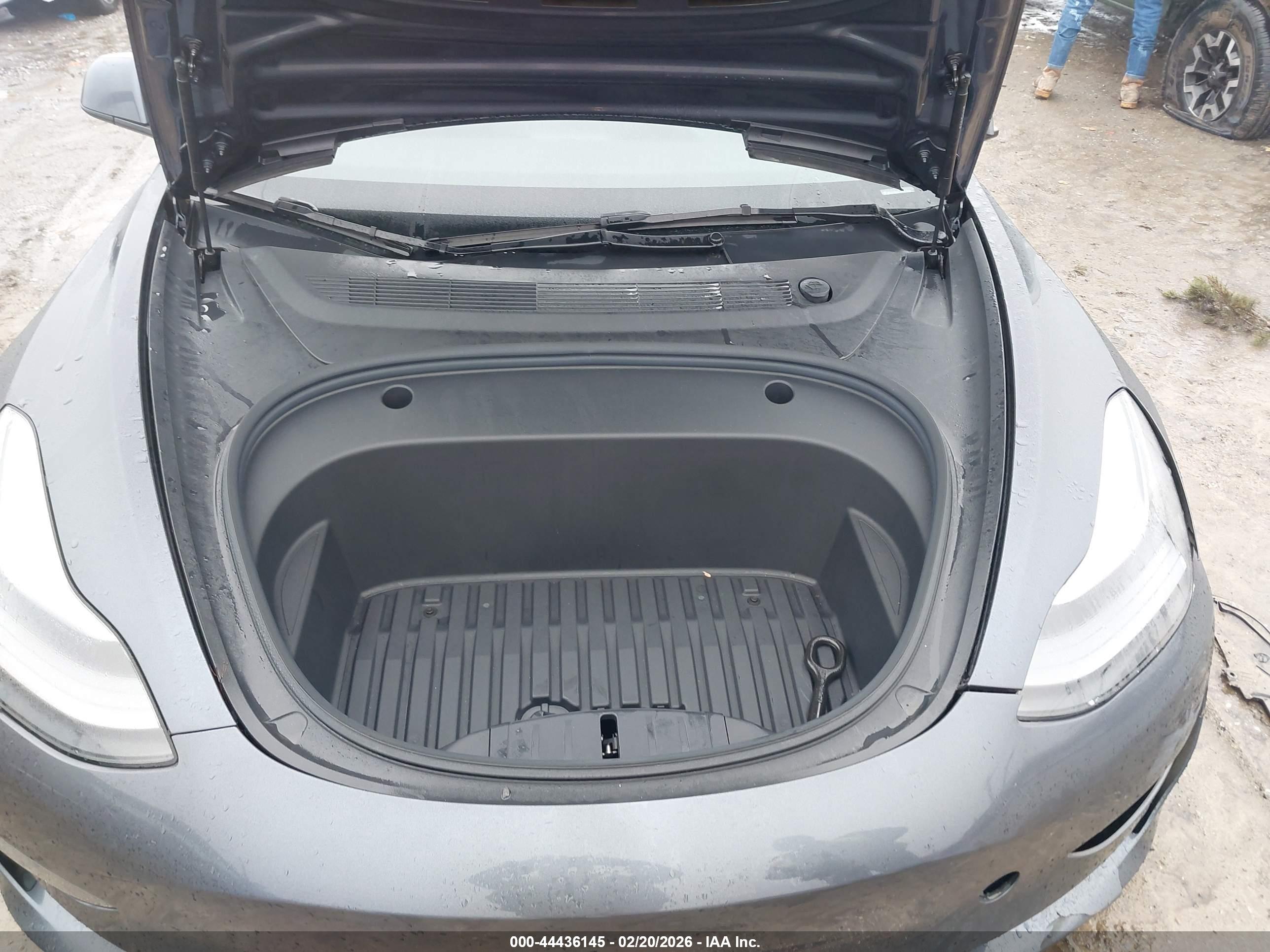 TESLA MODEL image 10