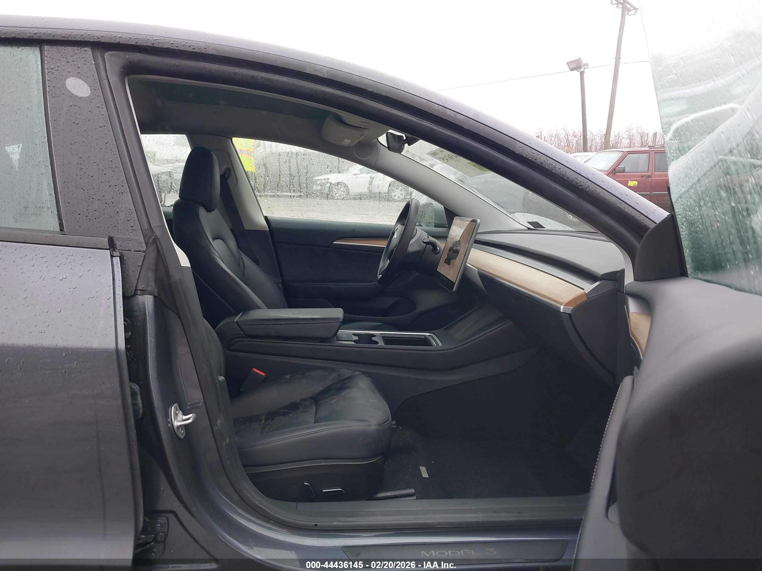 TESLA MODEL image 5