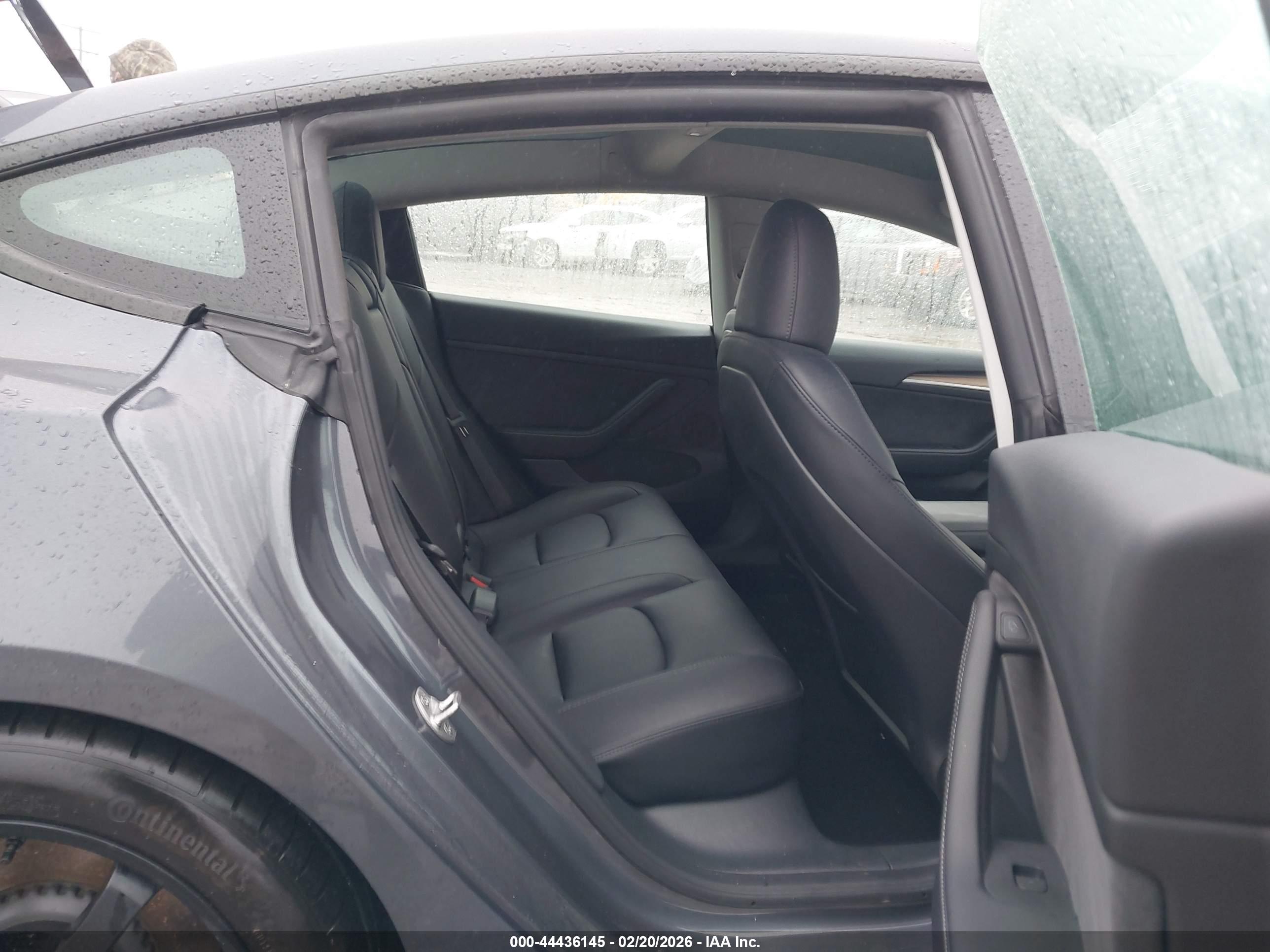 TESLA MODEL image 8