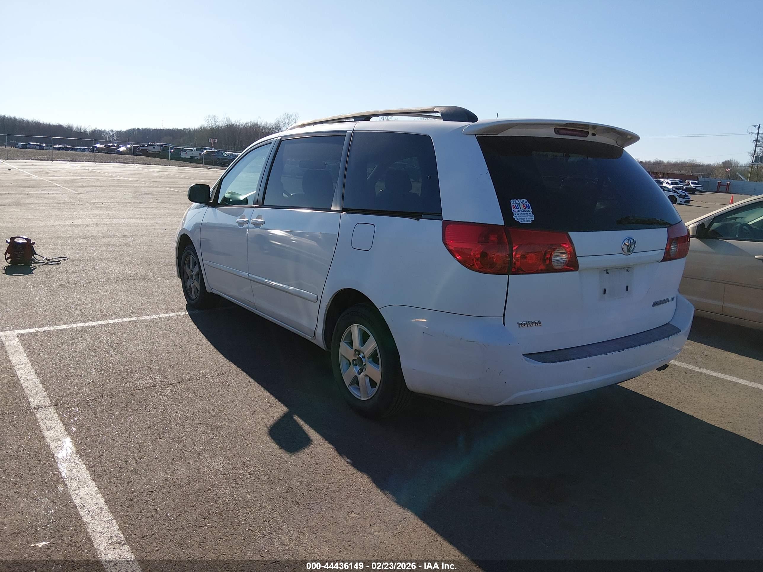 TOYOTA SIENNA image 3