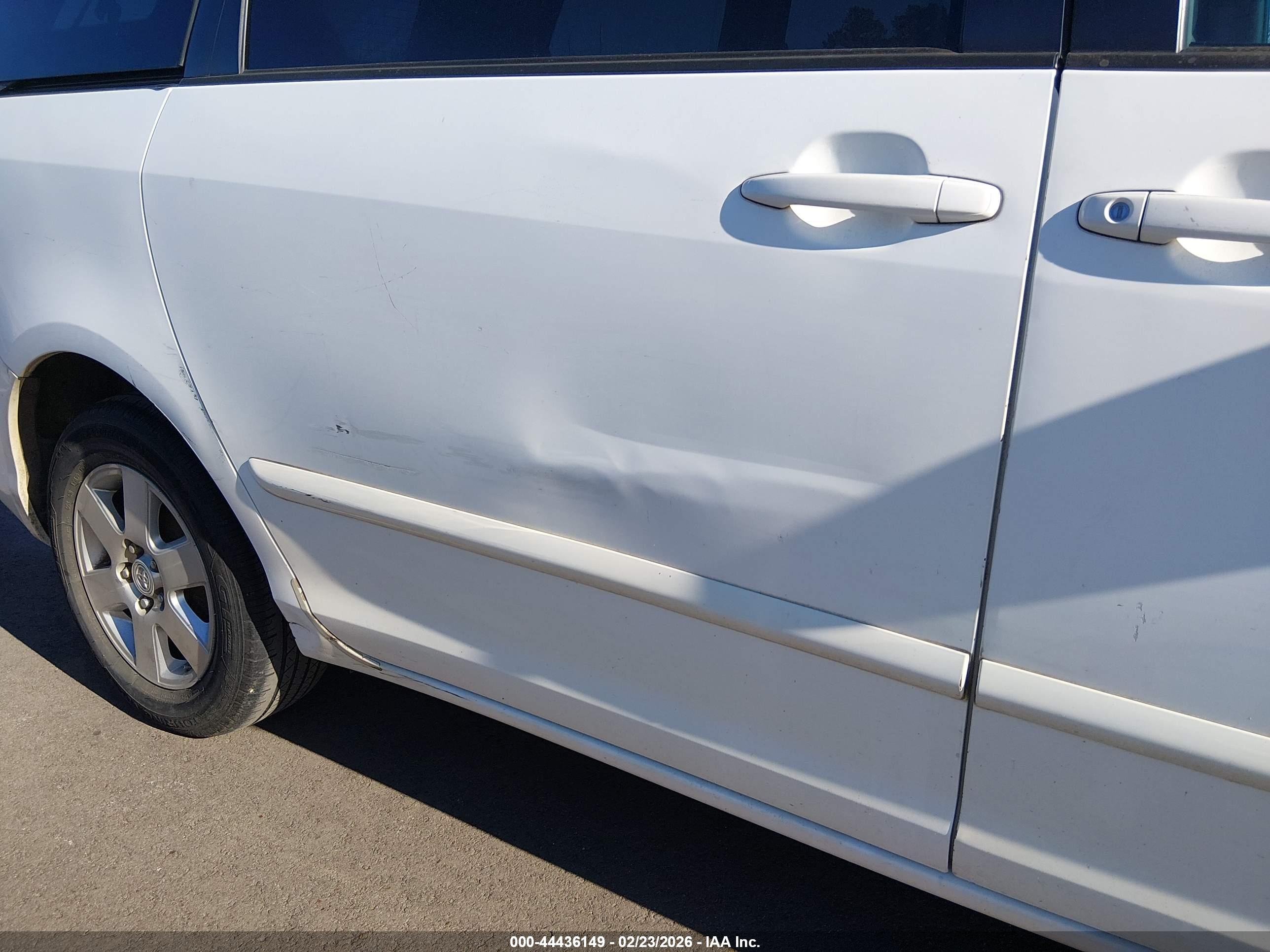 TOYOTA SIENNA image 6