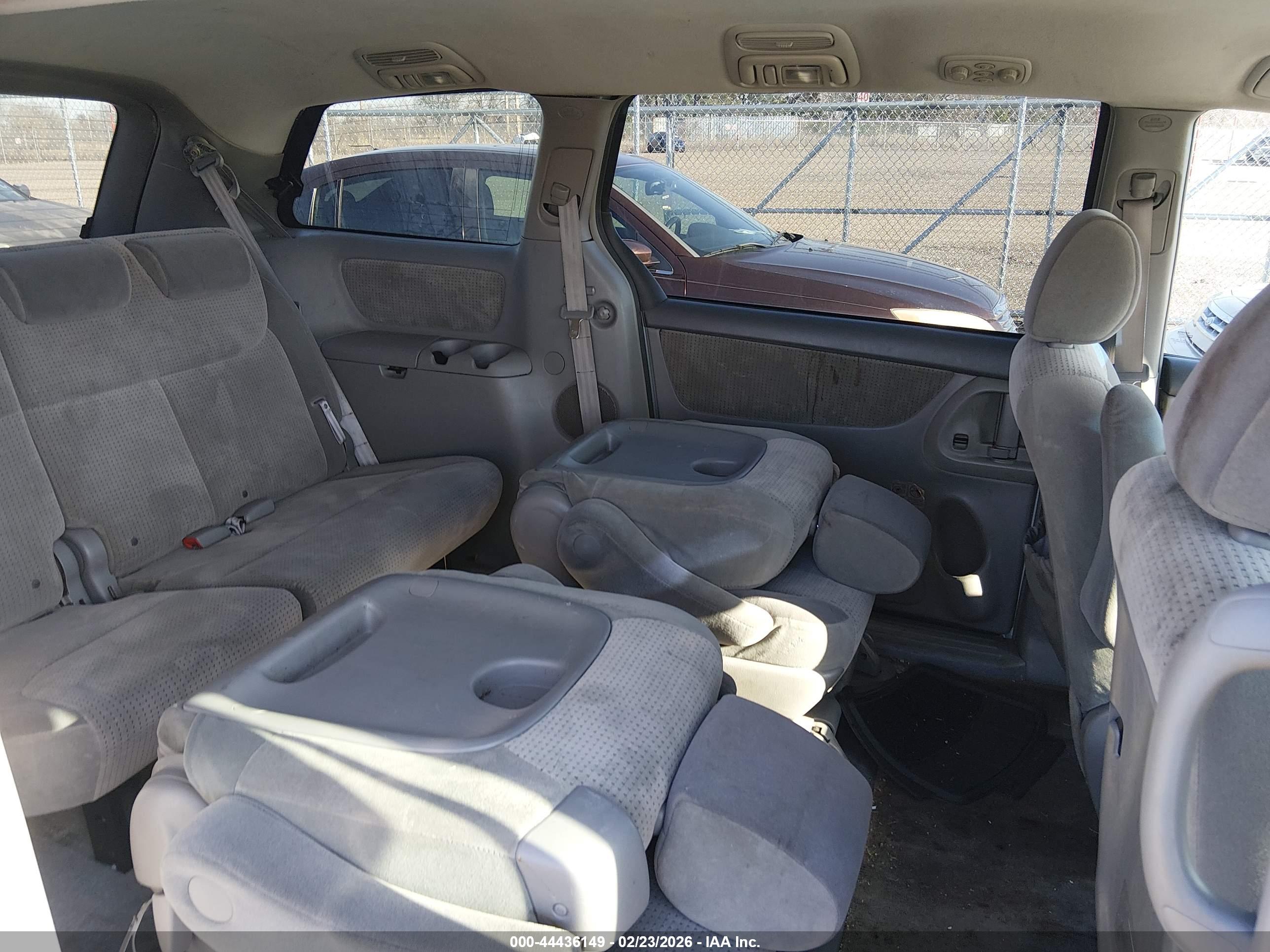 TOYOTA SIENNA image 8