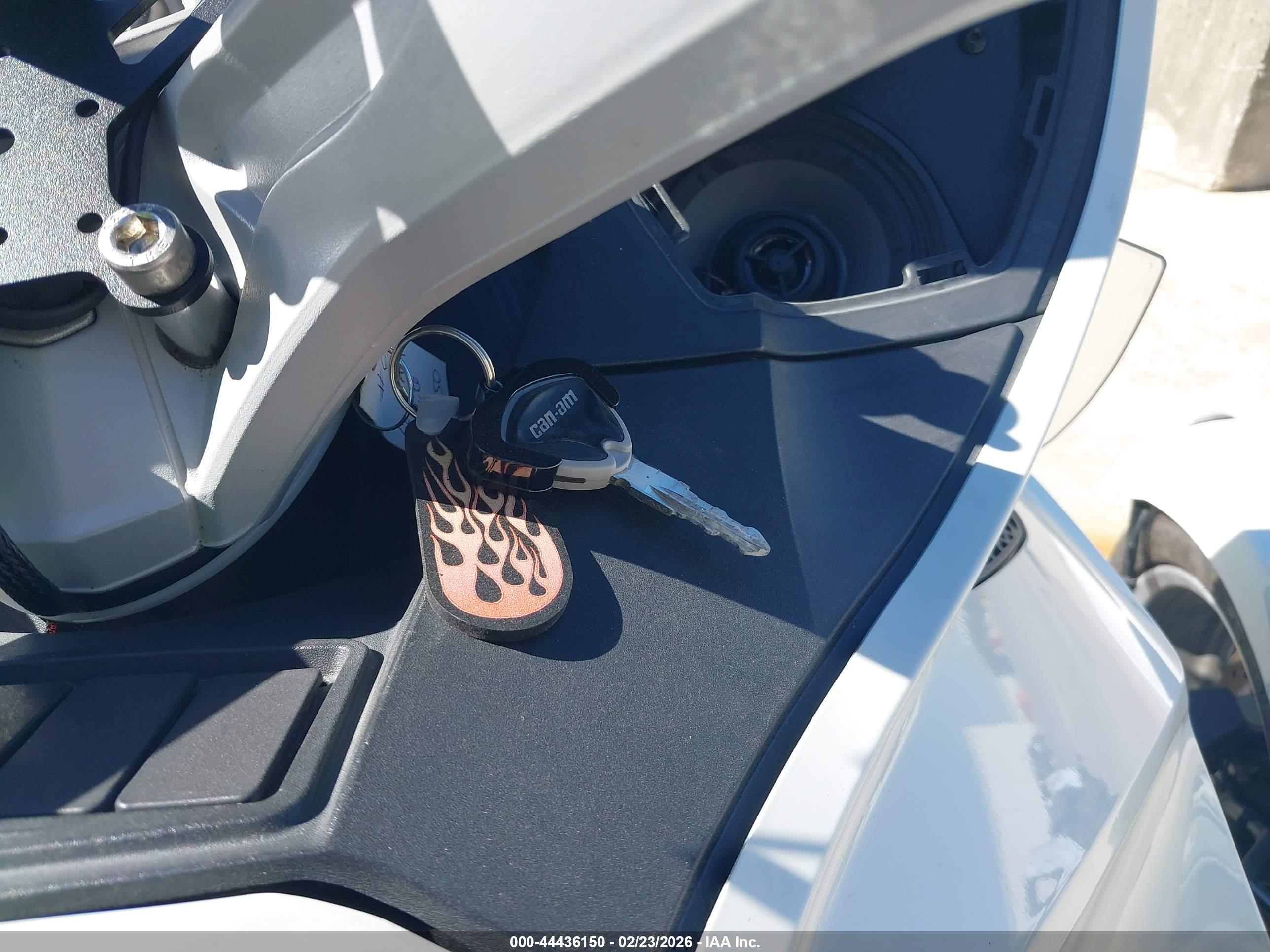CAN-AM SPYDER image 11