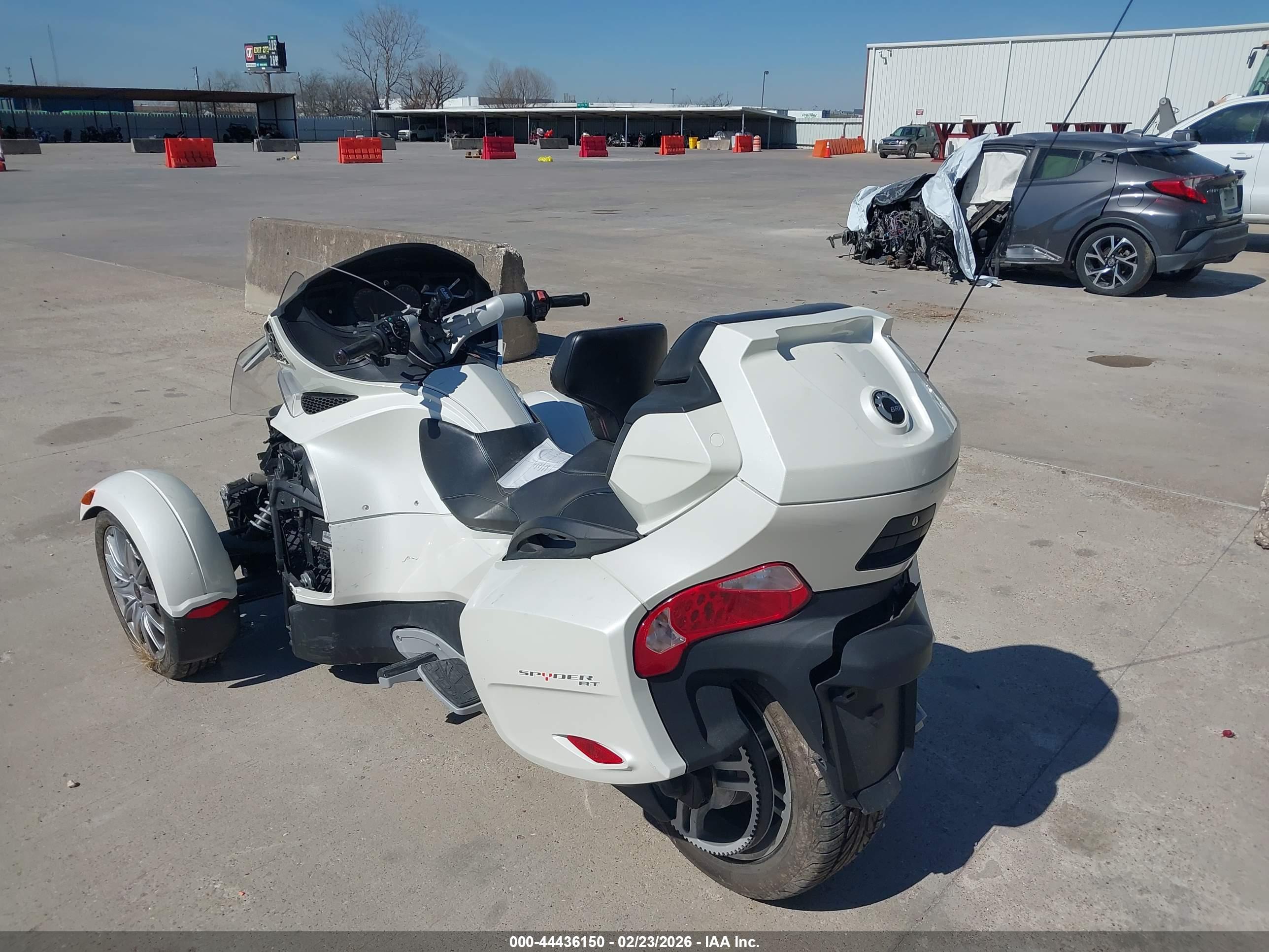 CAN-AM SPYDER image 3