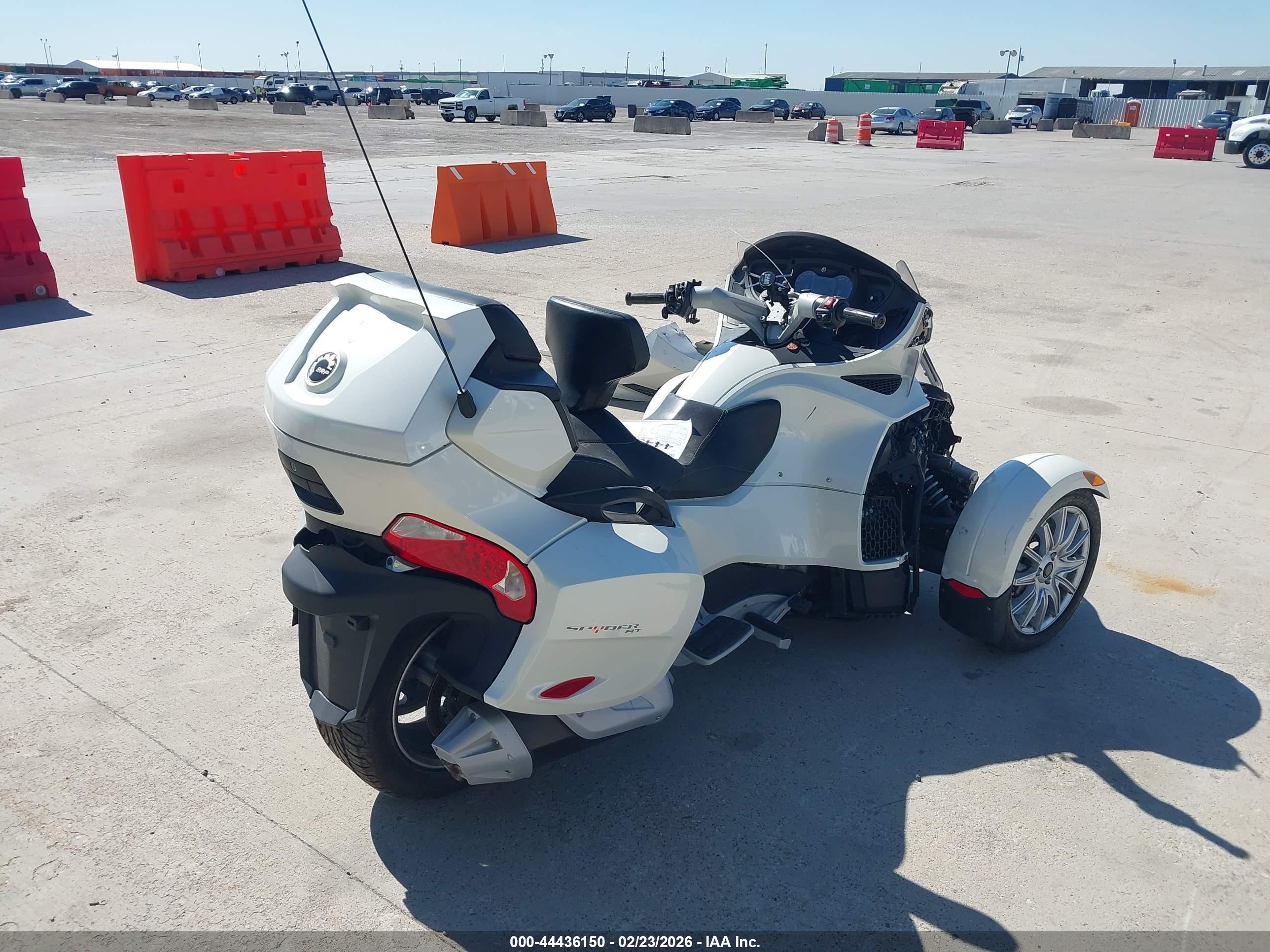CAN-AM SPYDER image 4