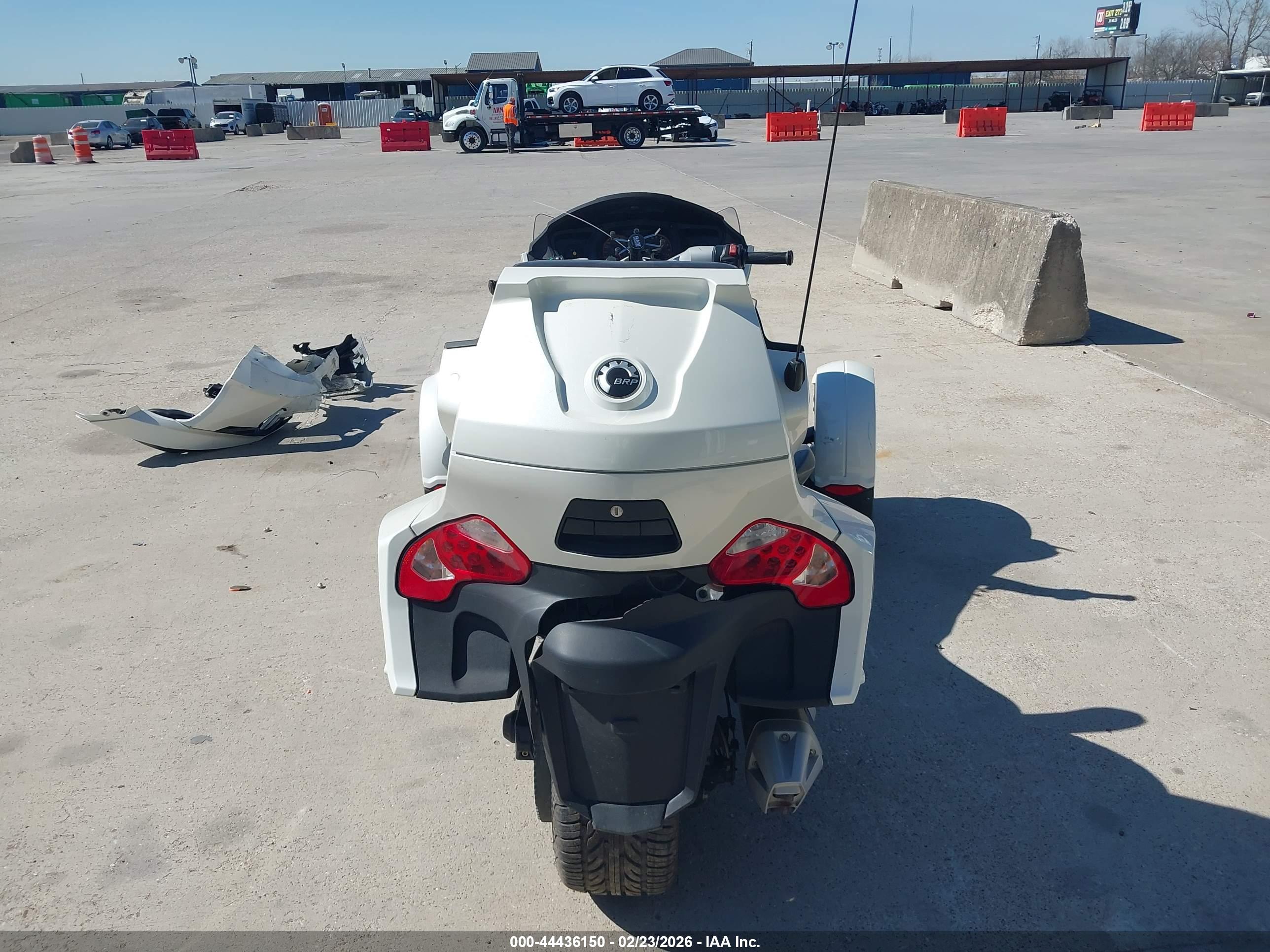 CAN-AM SPYDER image 6