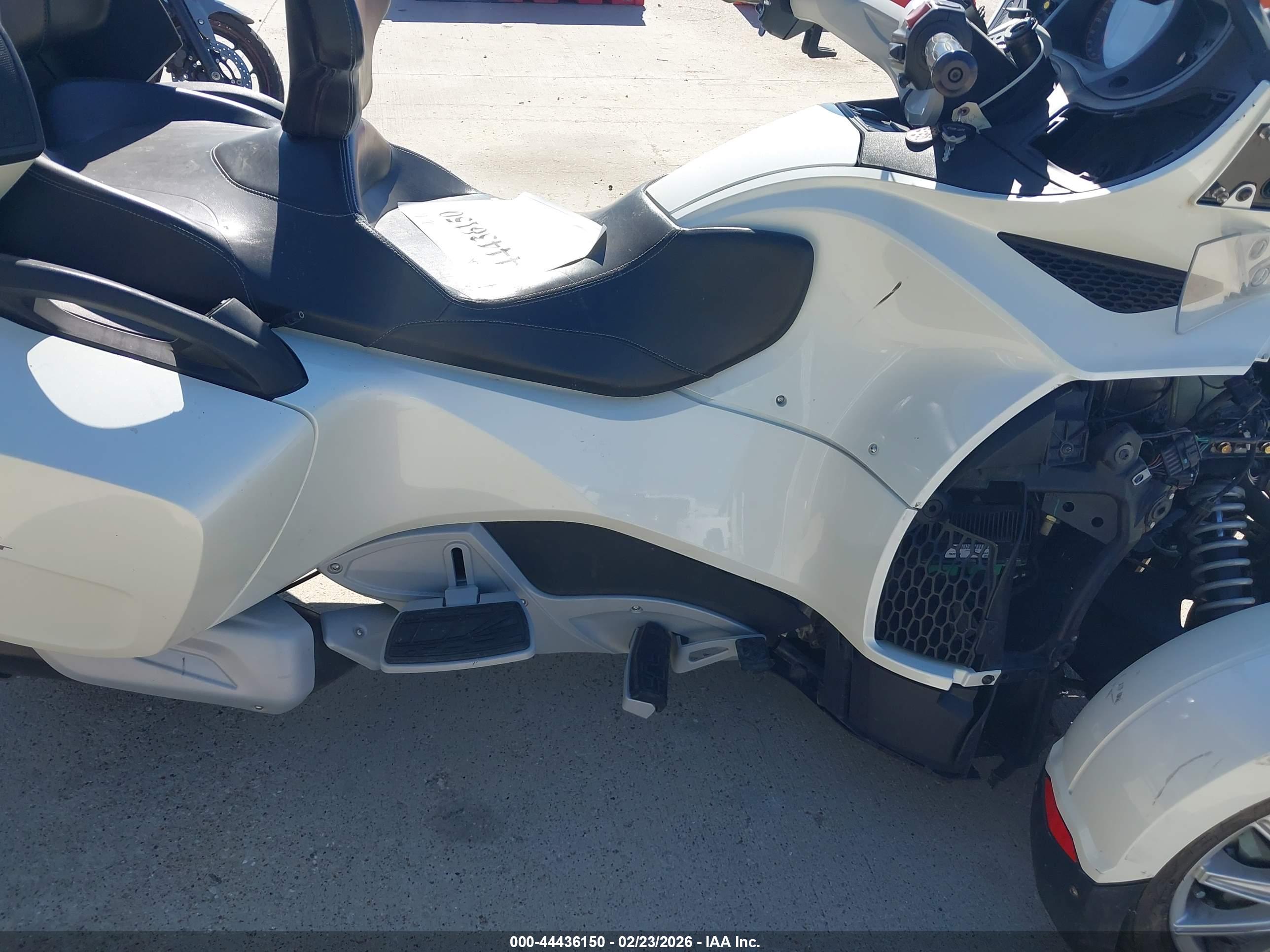 CAN-AM SPYDER image 8