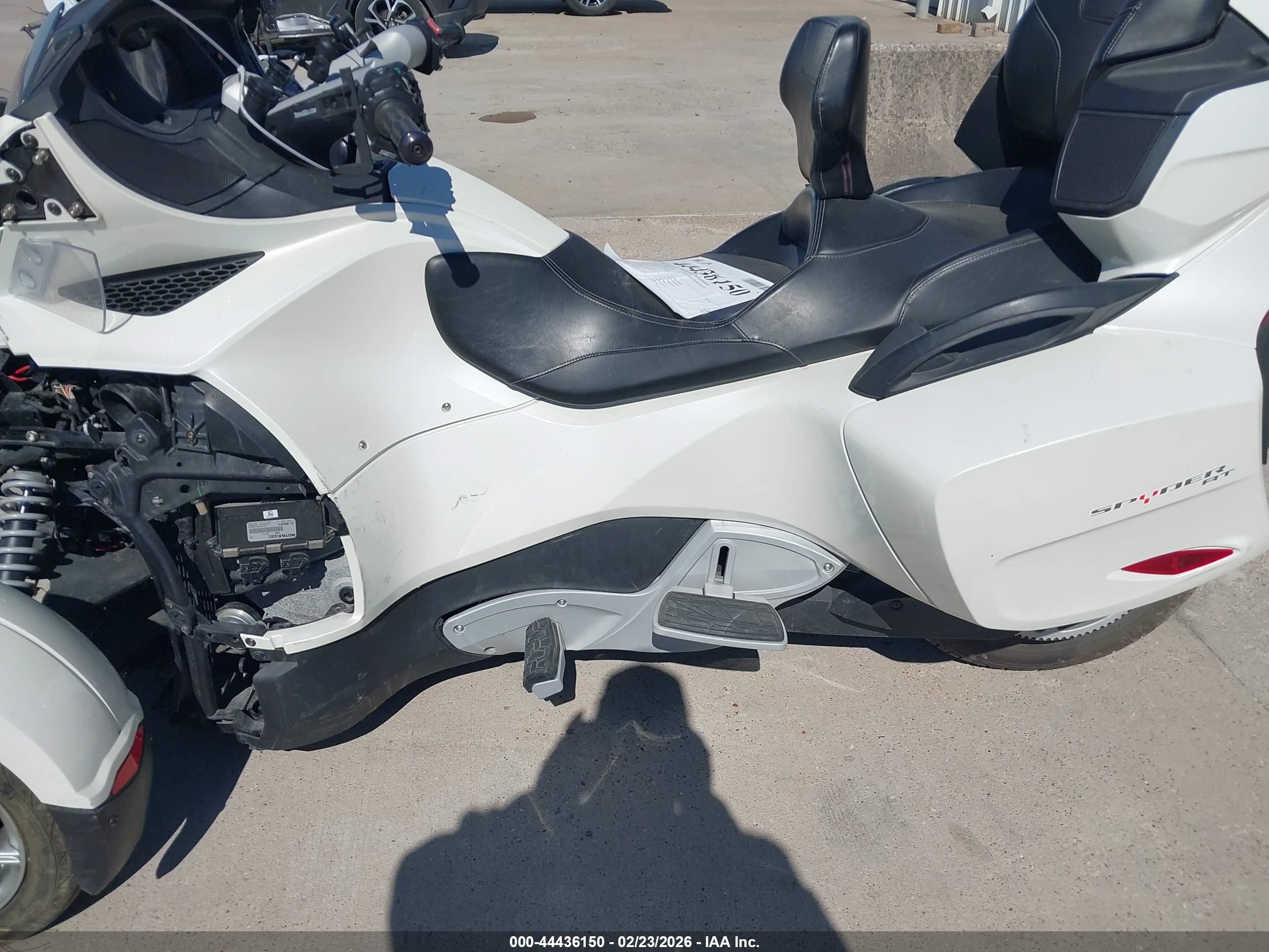 CAN-AM SPYDER image 9