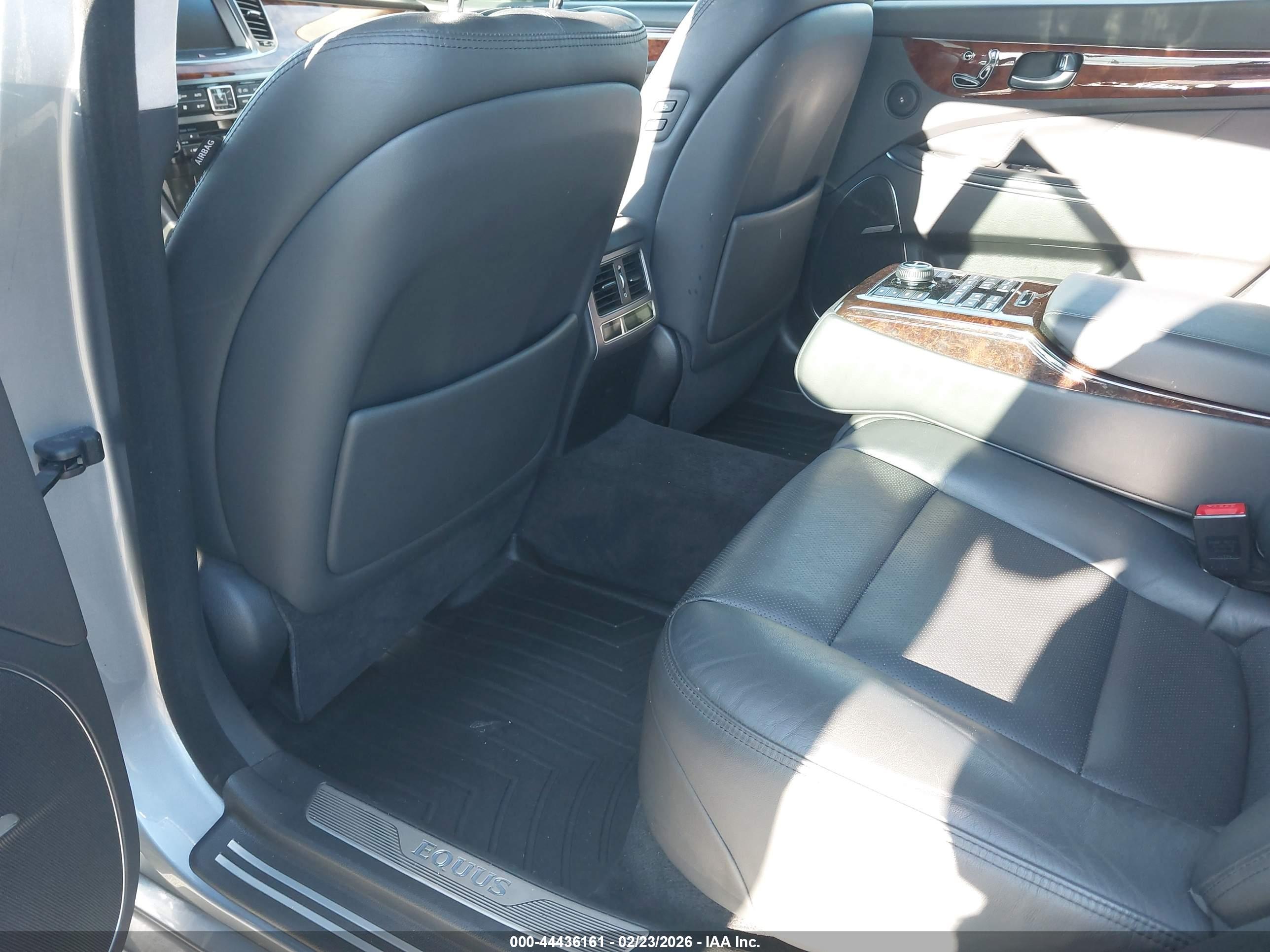 HYUNDAI EQUUS image 8