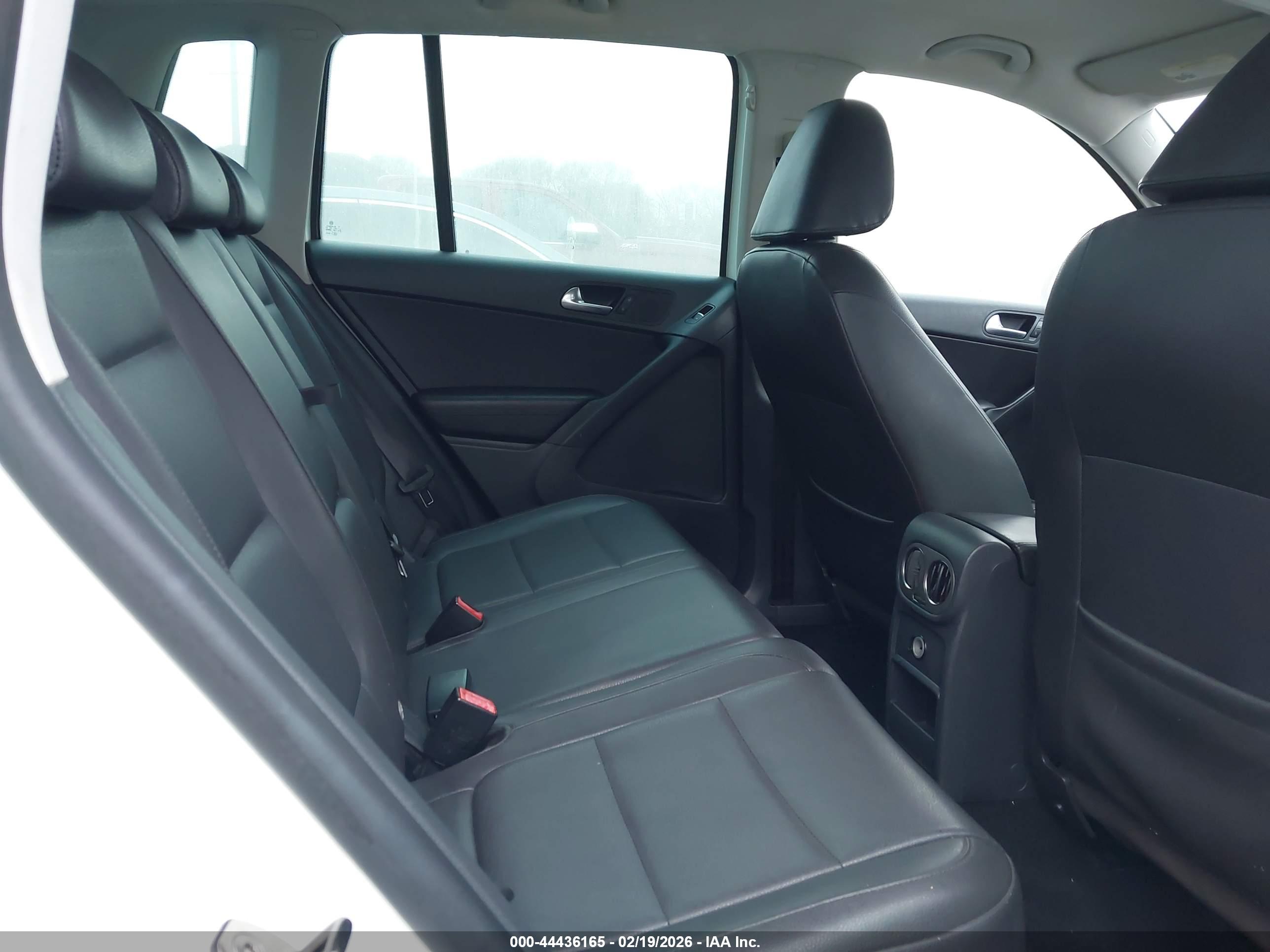 VOLKSWAGEN TIGUAN image 8