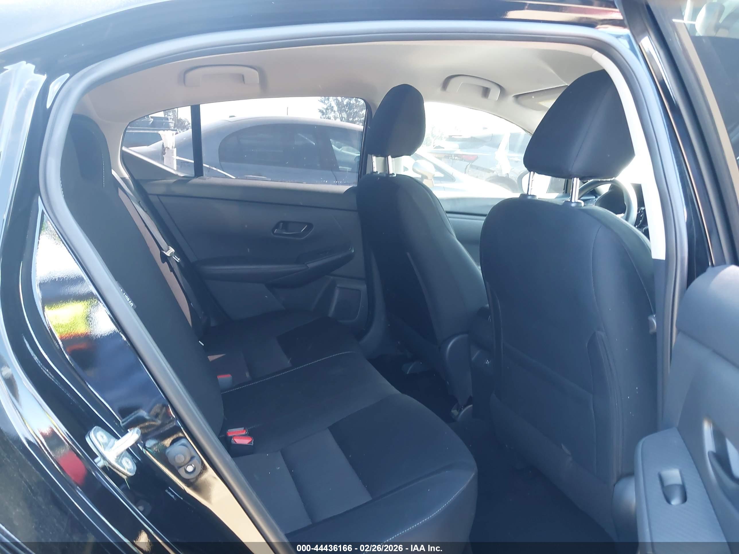 NISSAN SENTRA image 8
