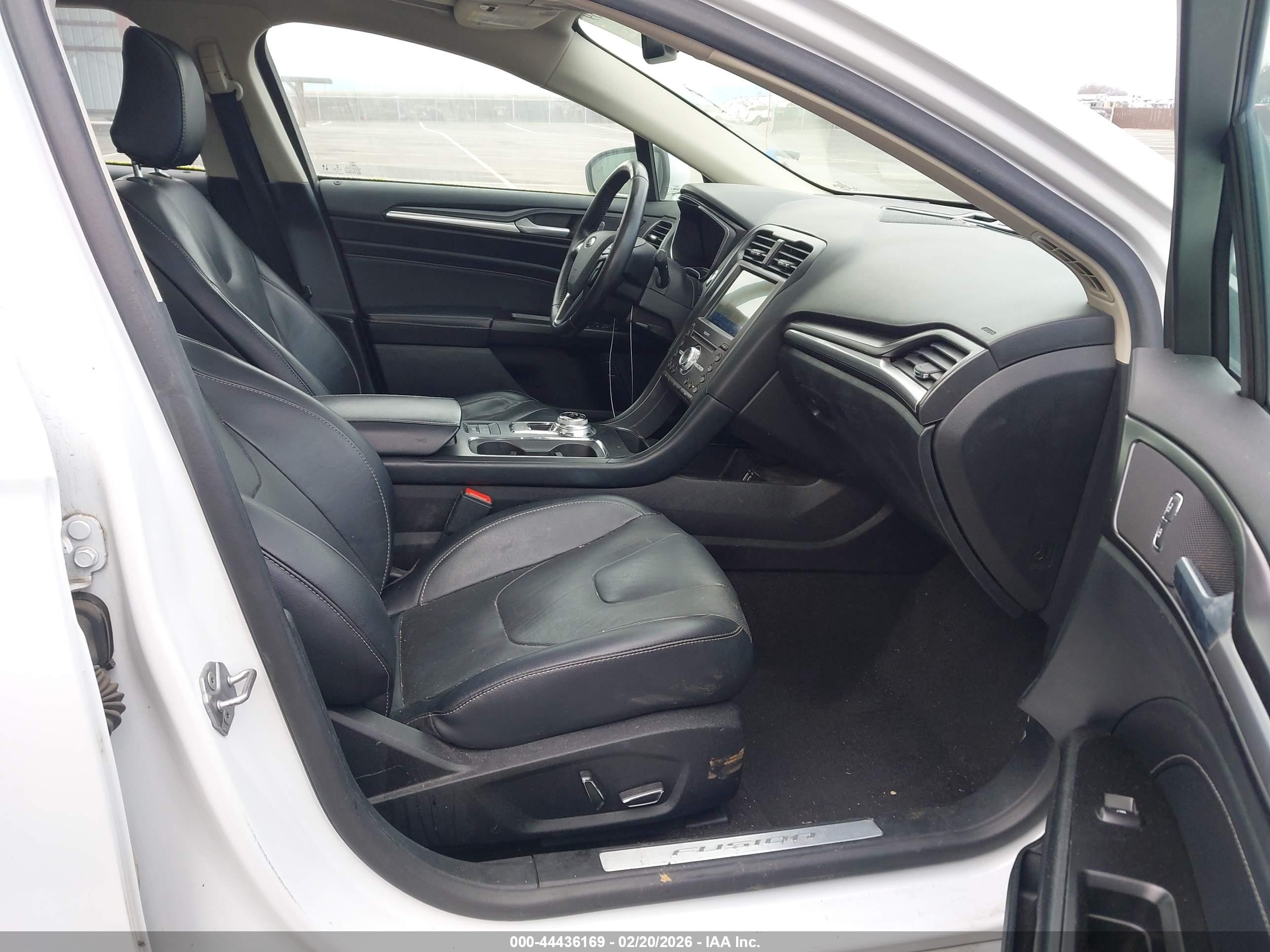 FORD FUSION image 5