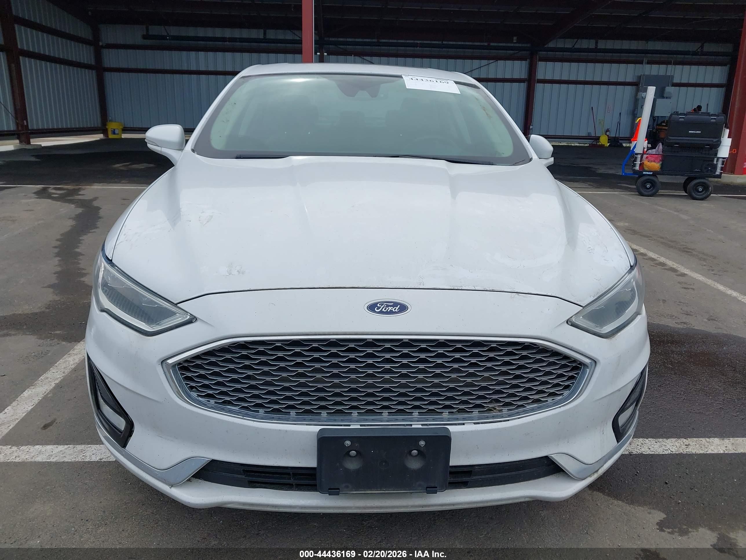 FORD FUSION image 6