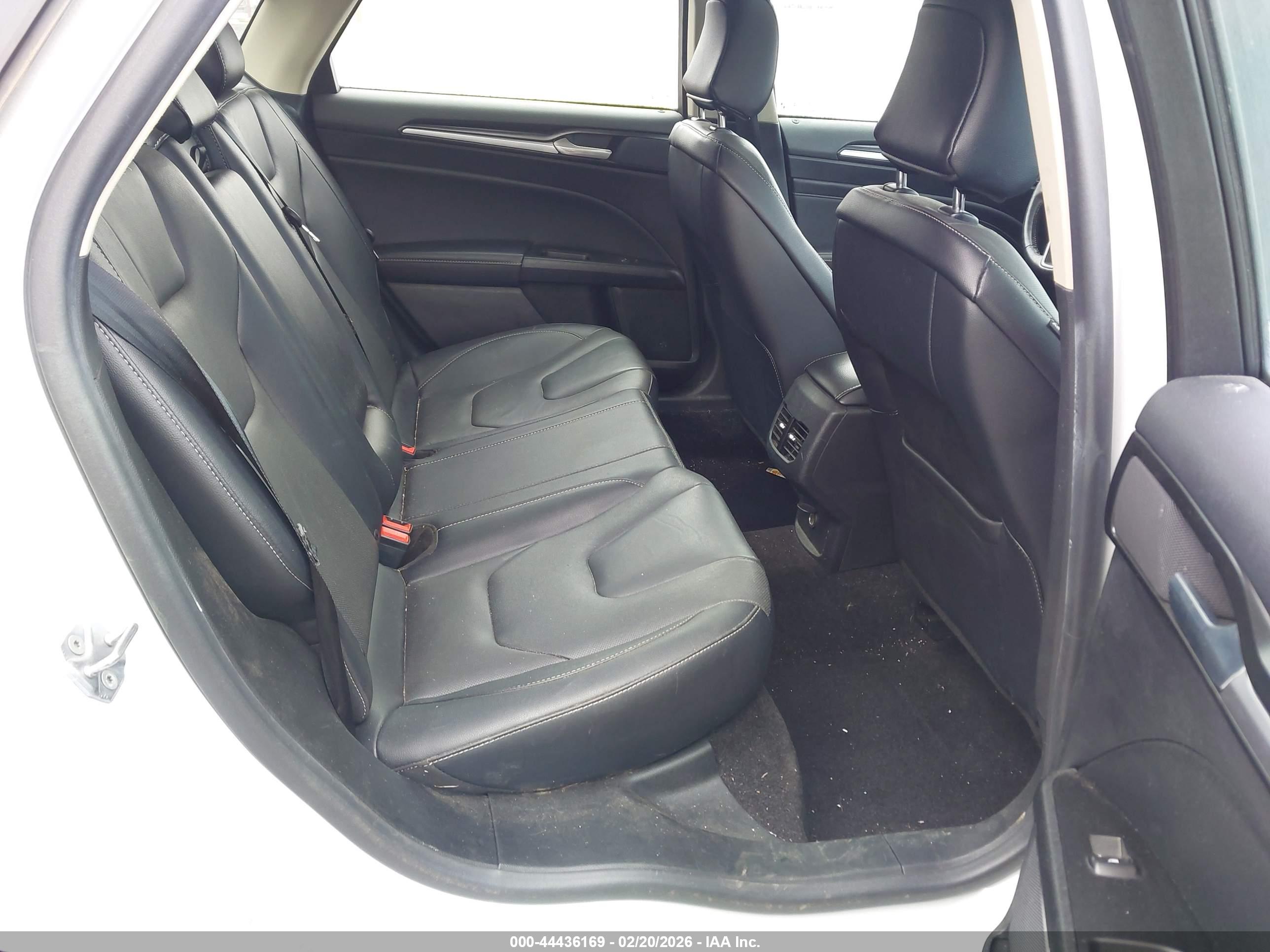 FORD FUSION image 8