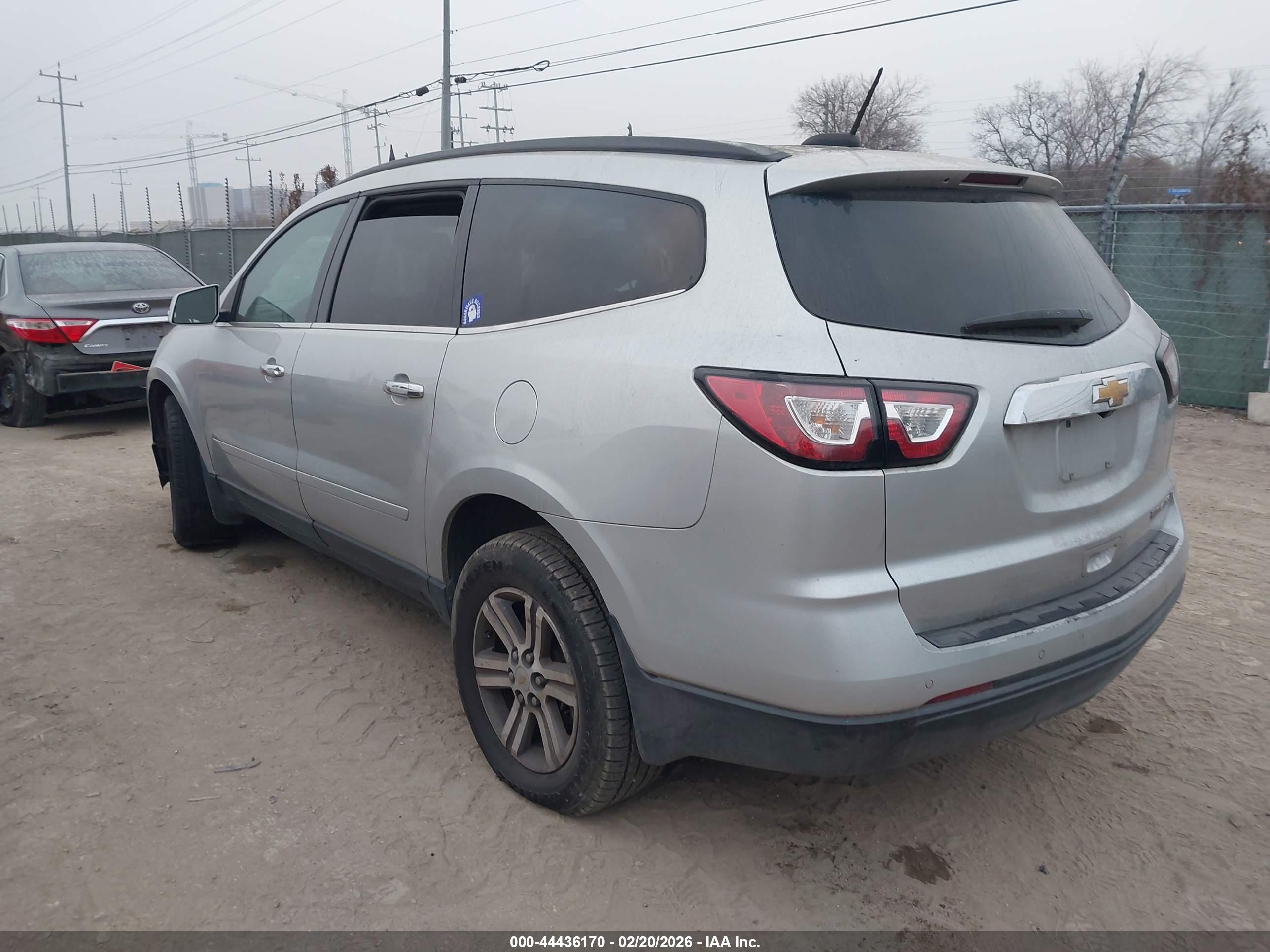 CHEVROLET TRAVERSE image 3