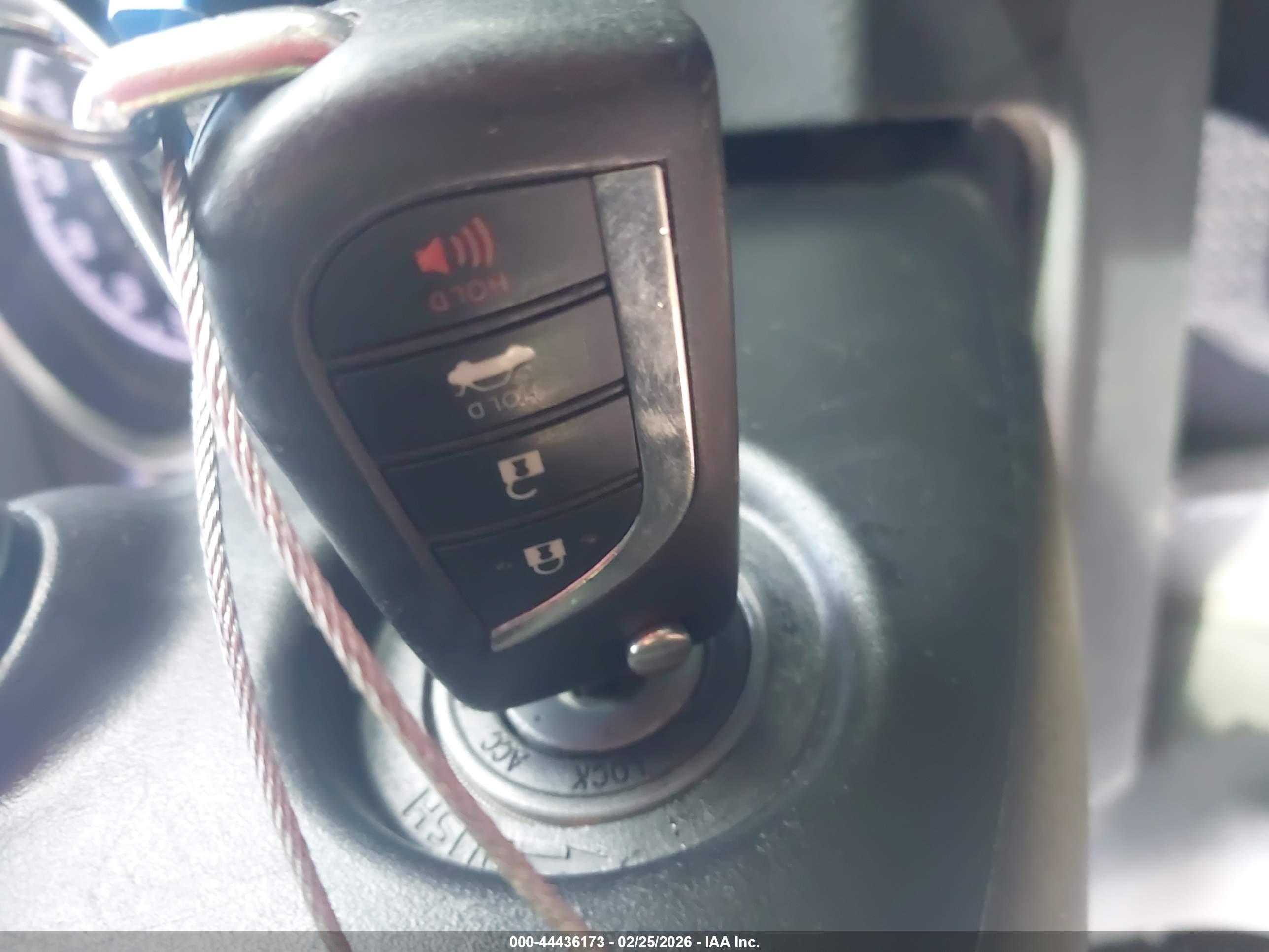 TOYOTA CAMRY image 11
