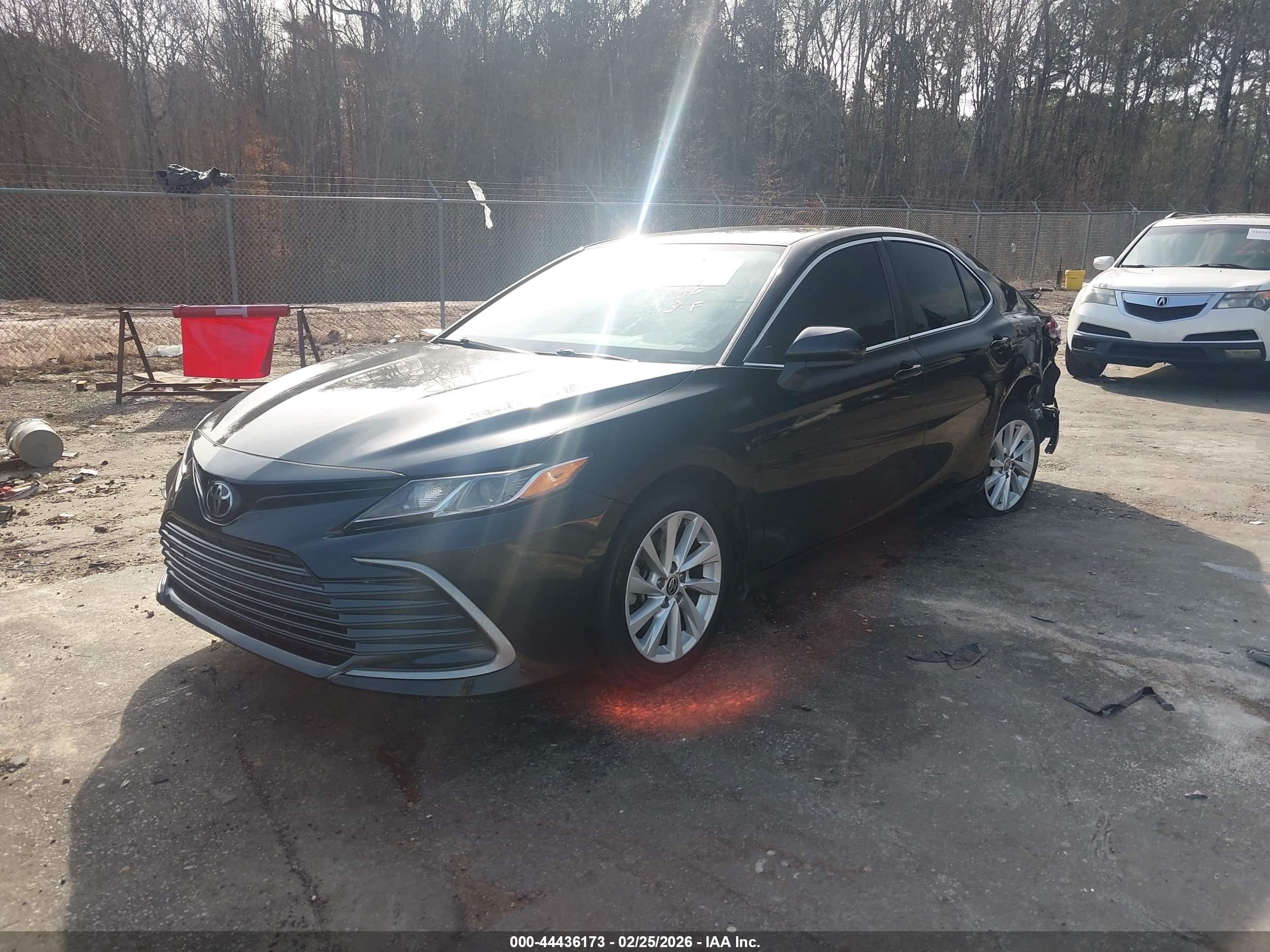TOYOTA CAMRY image 2