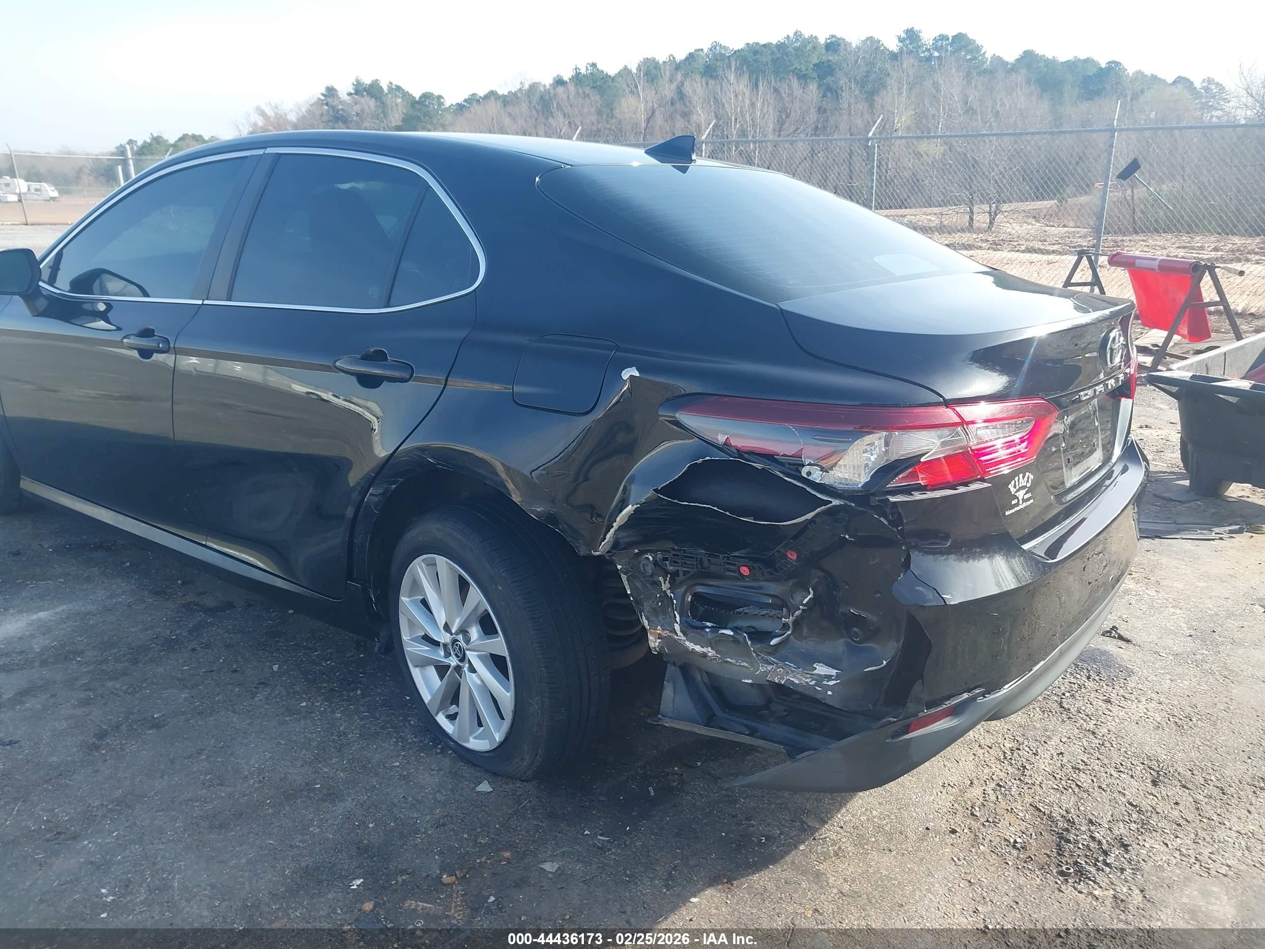 TOYOTA CAMRY image 6