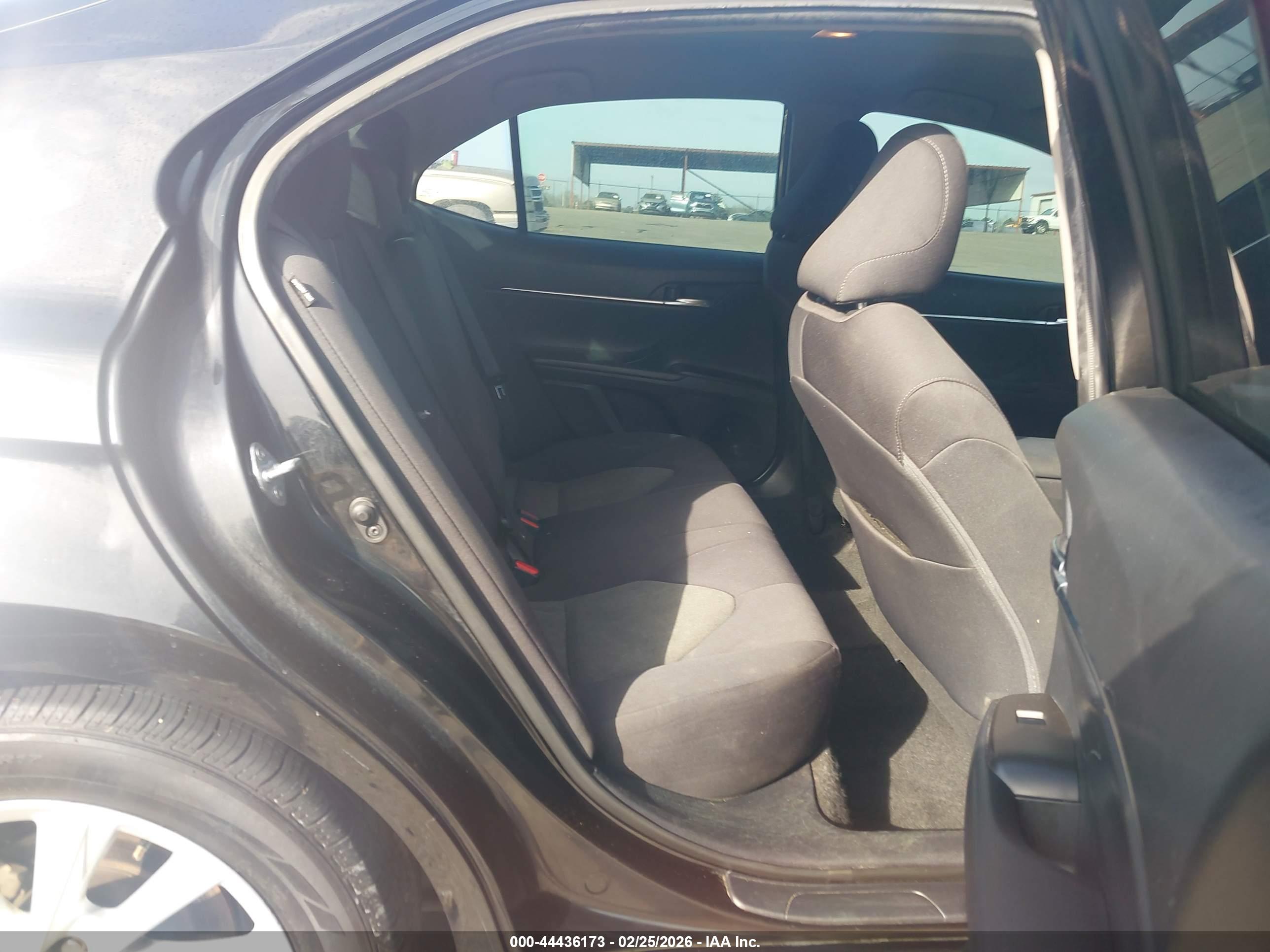 TOYOTA CAMRY image 8
