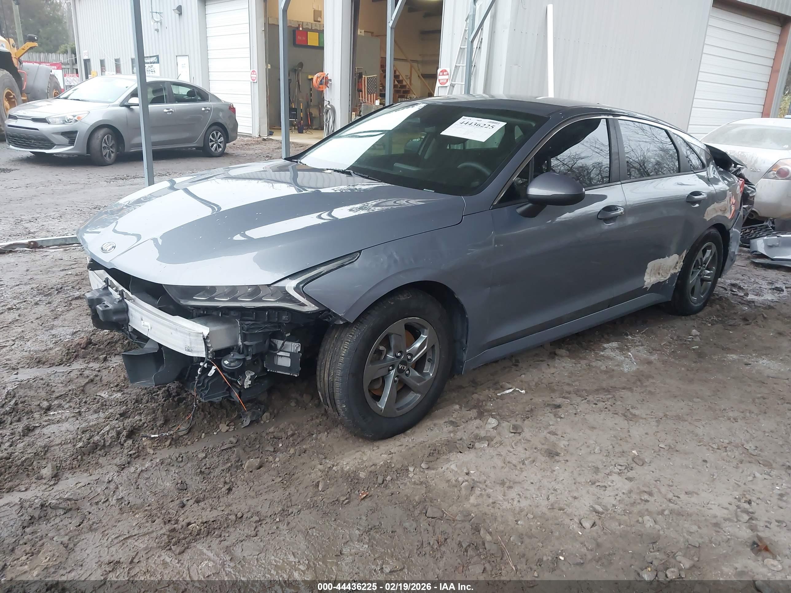 KIA K5 image 2